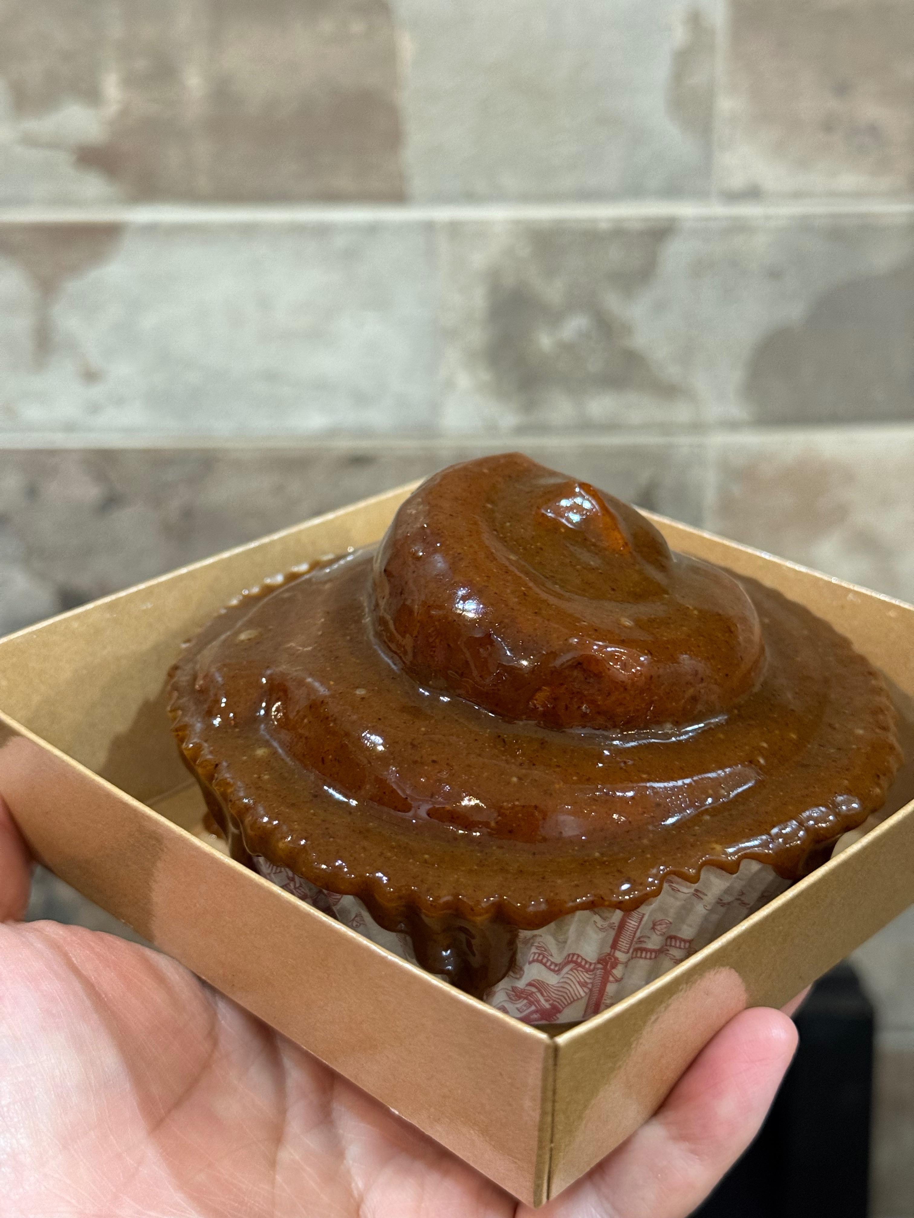 溼式肉桂捲（有醬：焦糖肉桂黑糖醬）