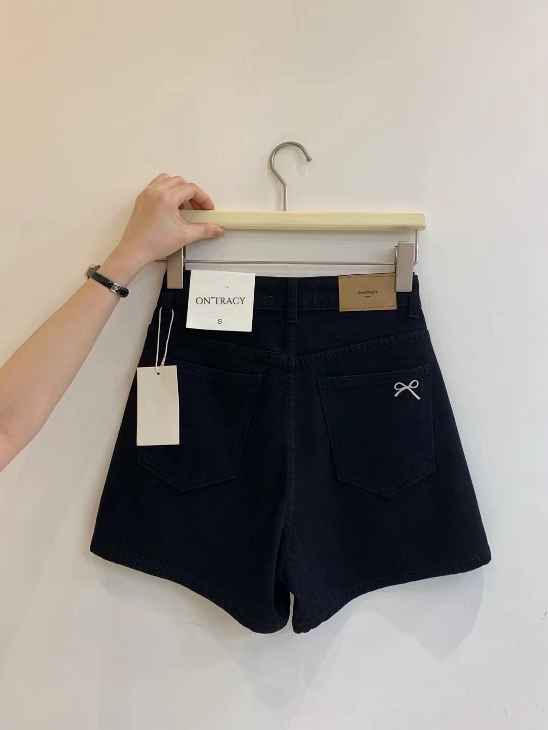 7655黑色彈力 無皮標刺繡蝴蝶結牛仔短褲🎀