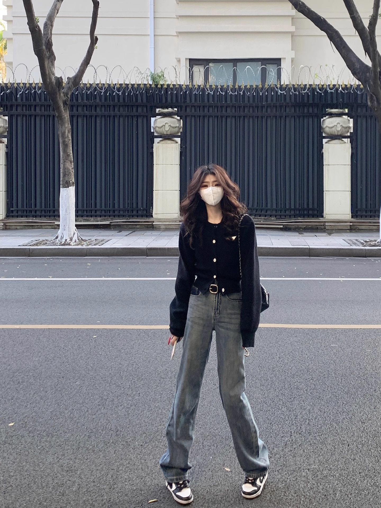 黑色短款顯瘦針織衫