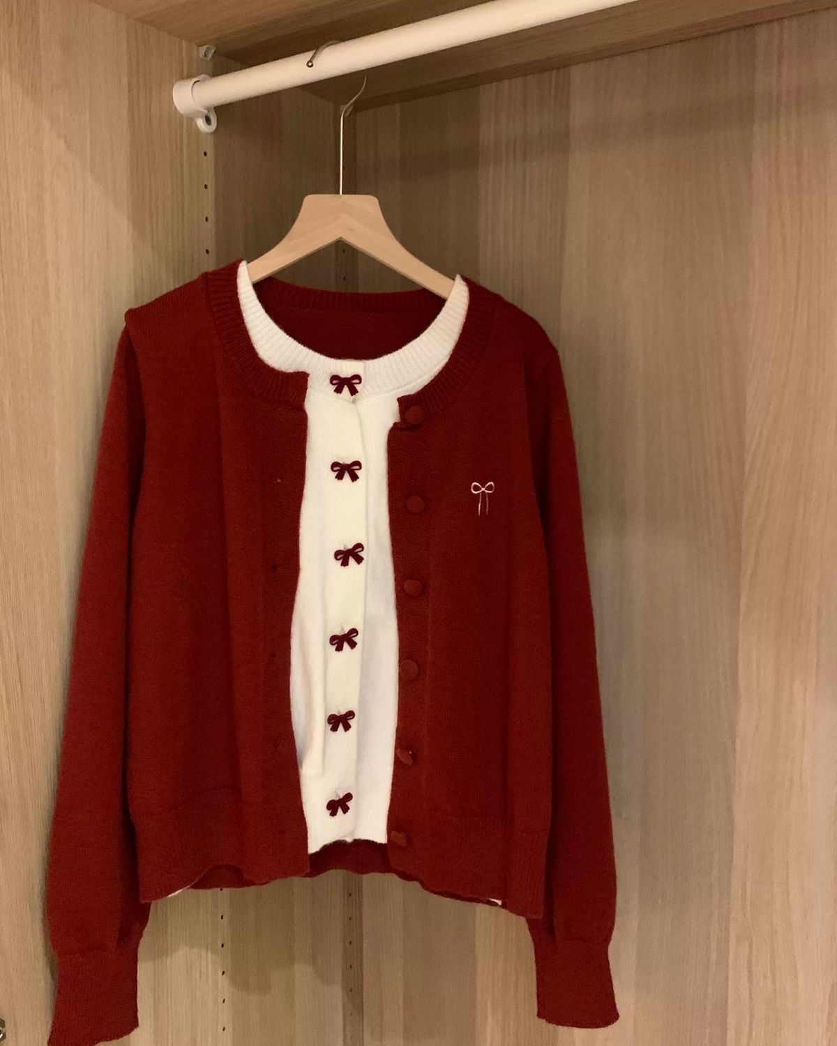 假兩件蝴蝶結針織毛衣