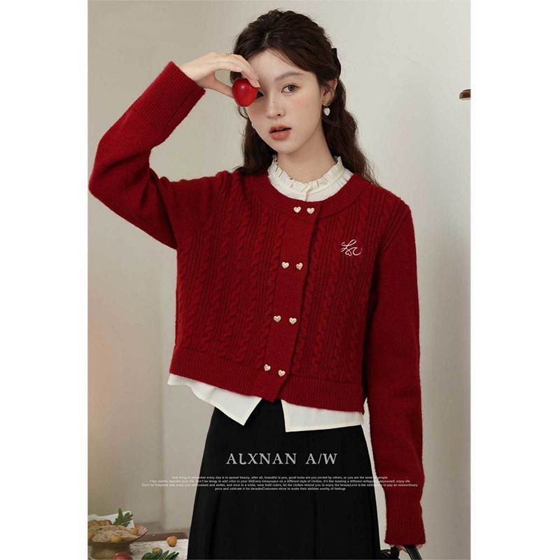 假兩件愛心雙排扣針織毛衣（短版）
