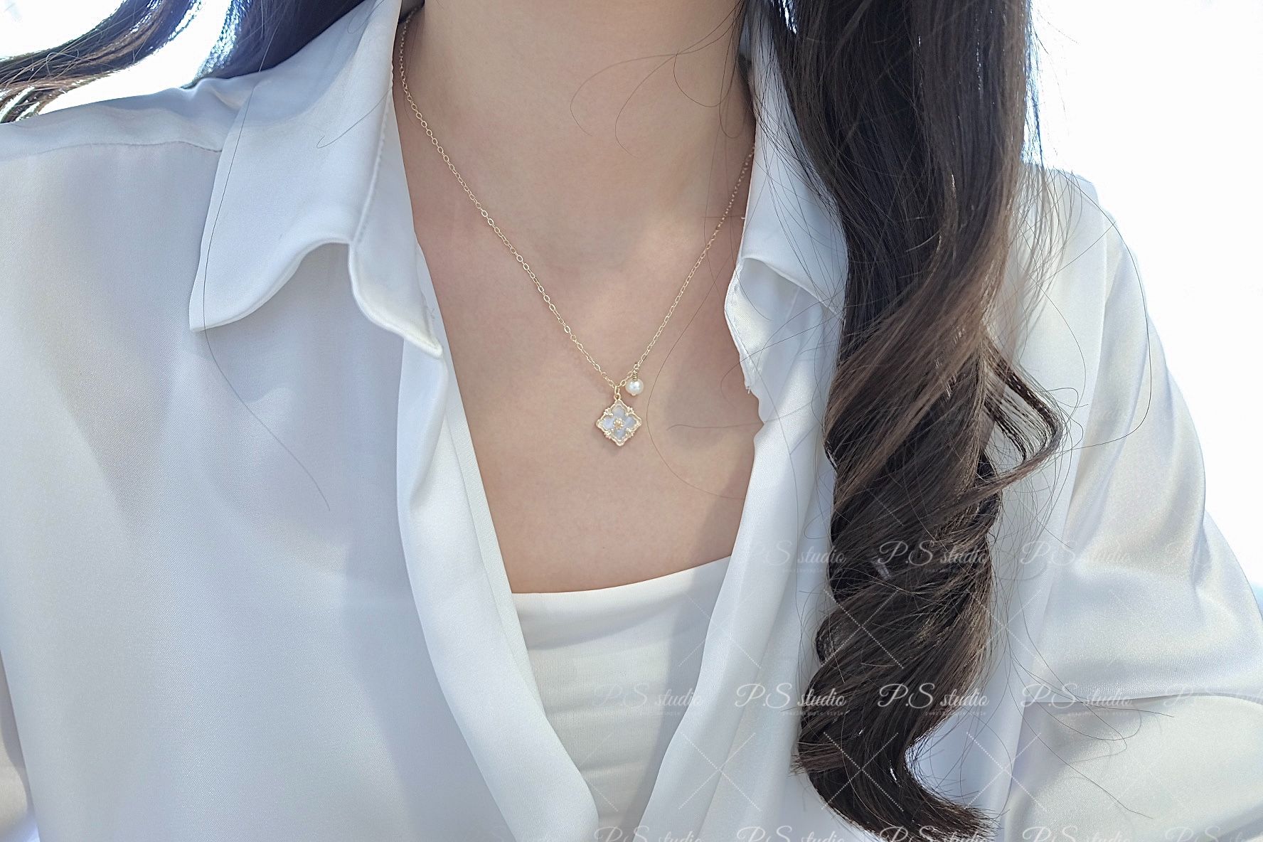 精緻白貝母花邊天然淡水珍珠項鍊。P.Sstudio。