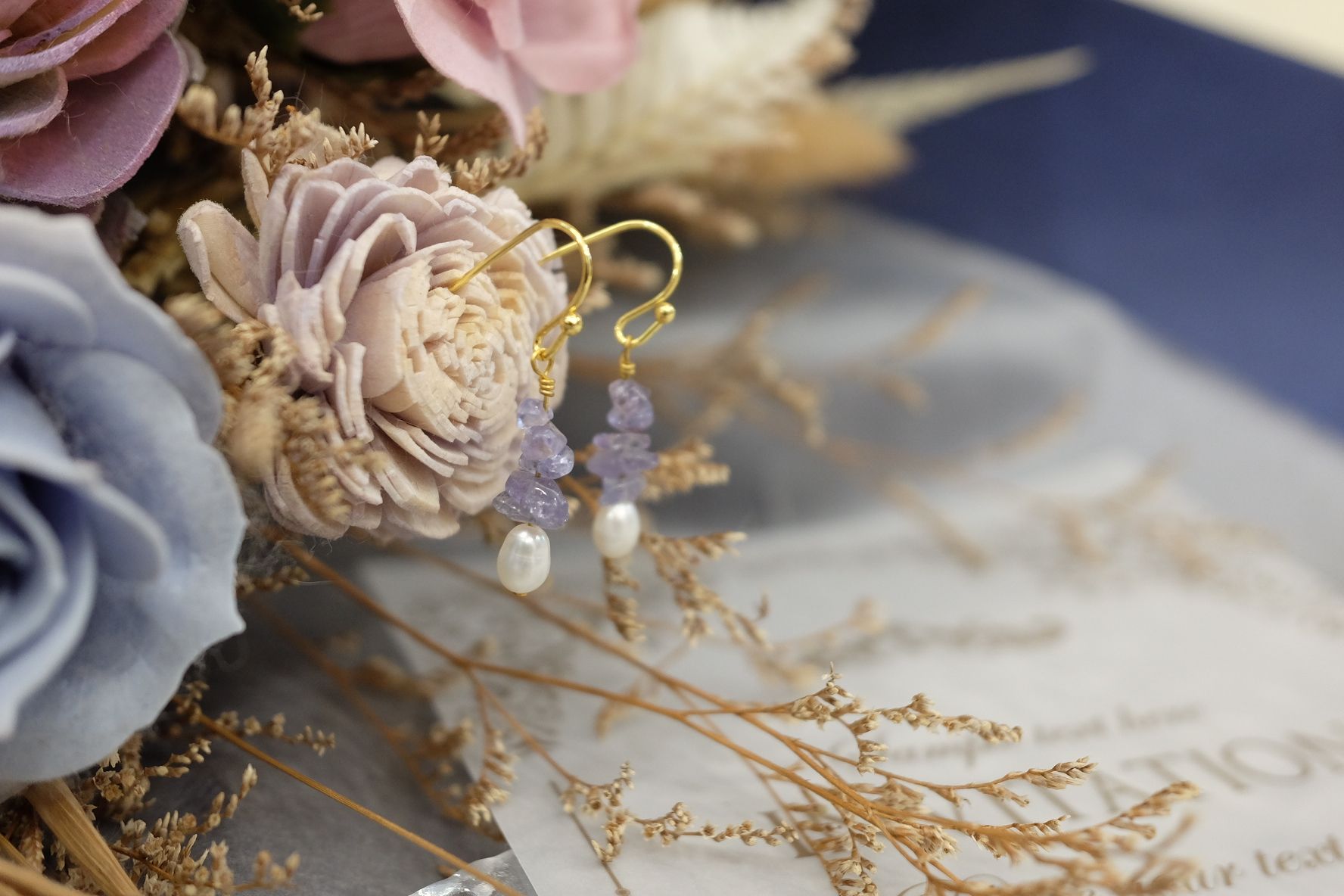 藍紫色極美丹泉石坦桑石天然珍珠氣質垂墜耳勾耳針耳環。P.Sstudio。