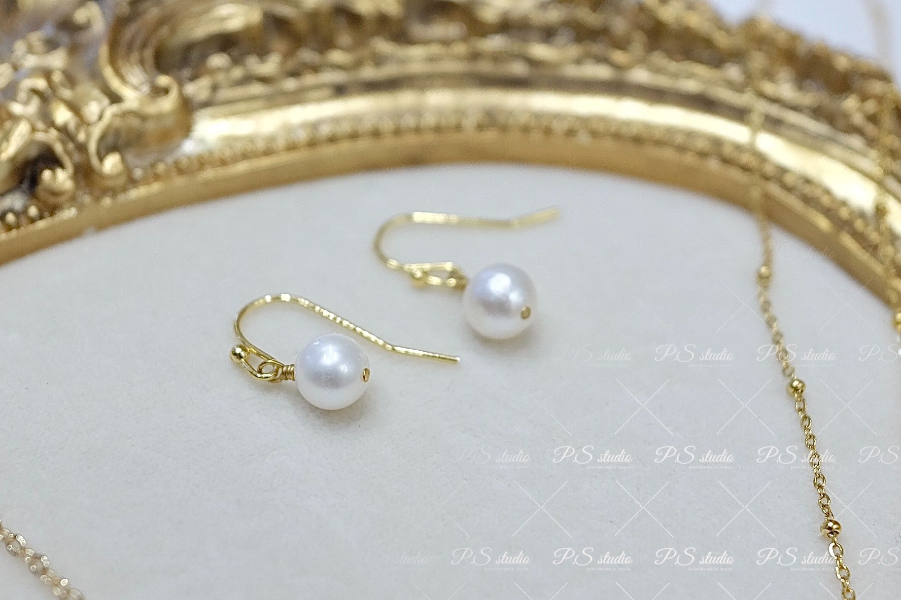 圓圓。天然淡水珍珠耳勾。P.Sstudio。