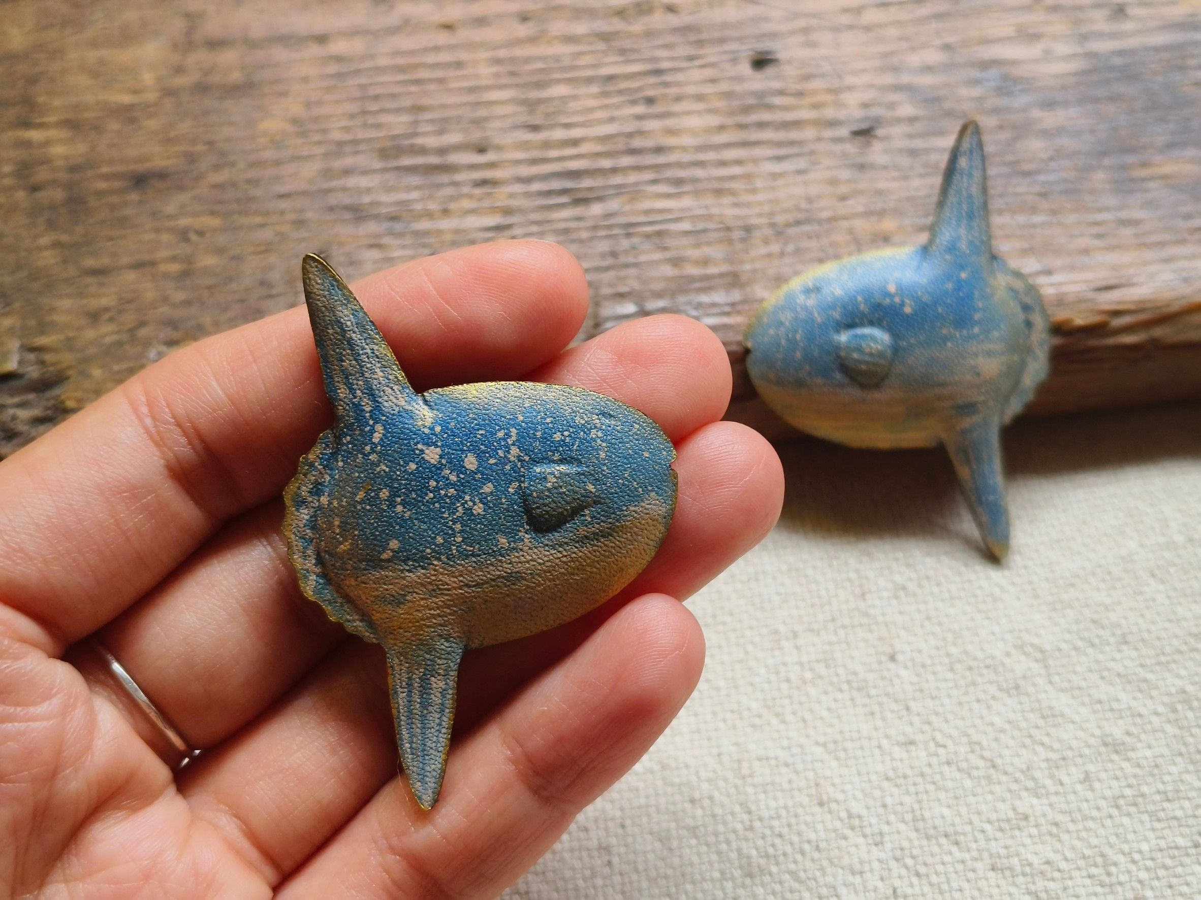 【翻車魚/隻】手染皮革飾品