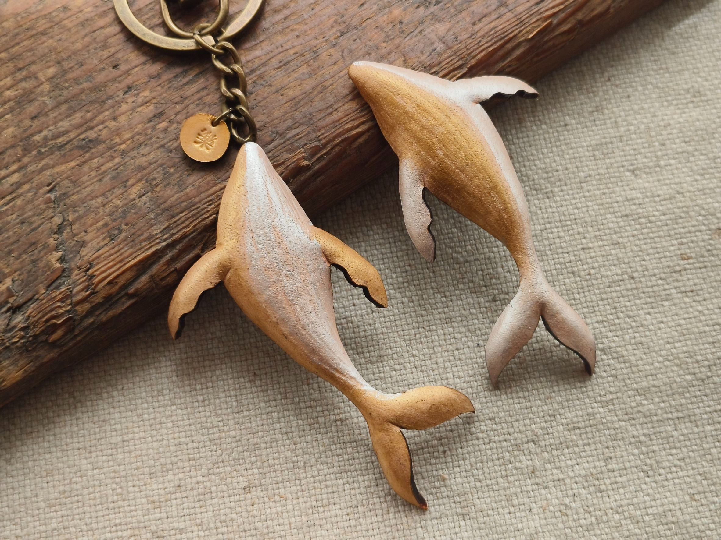 【白金鯨魚/隻】手染皮革飾品