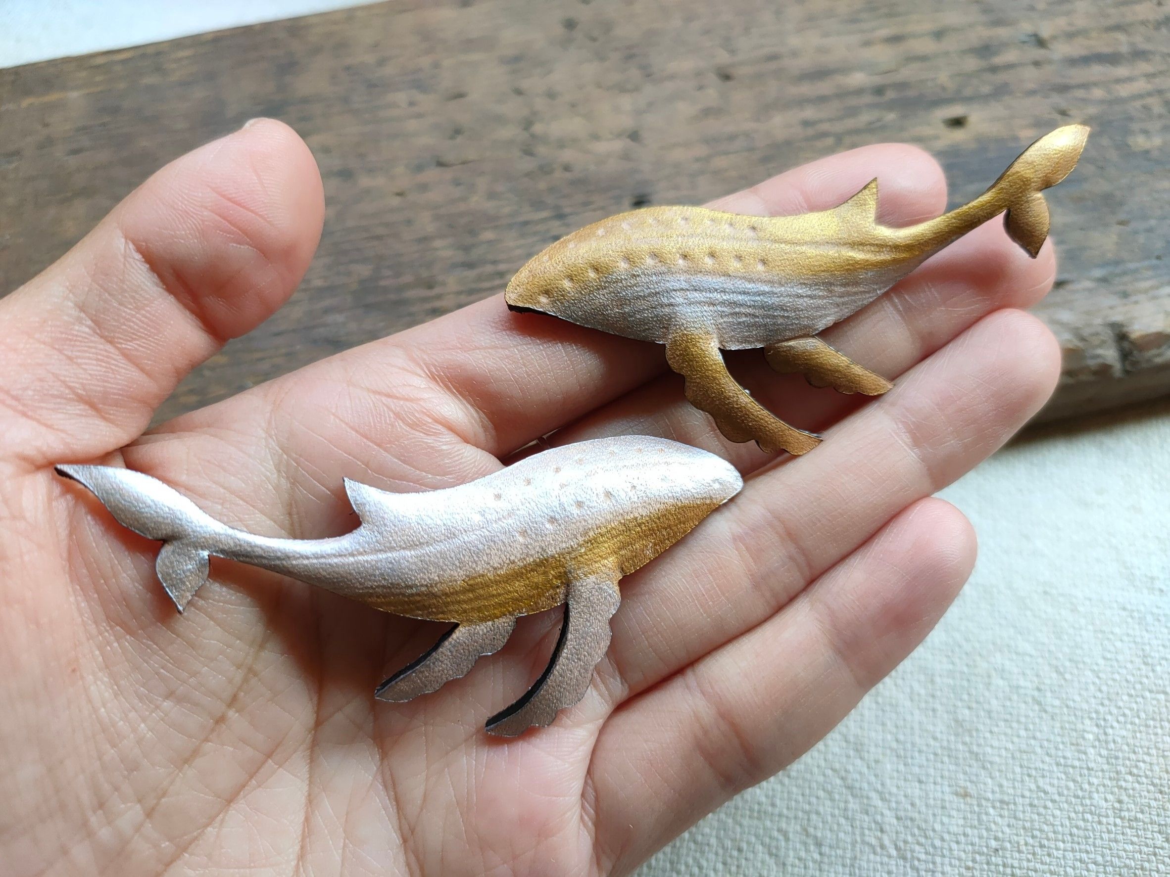 【白金大翅鯨/隻】手染皮革飾品