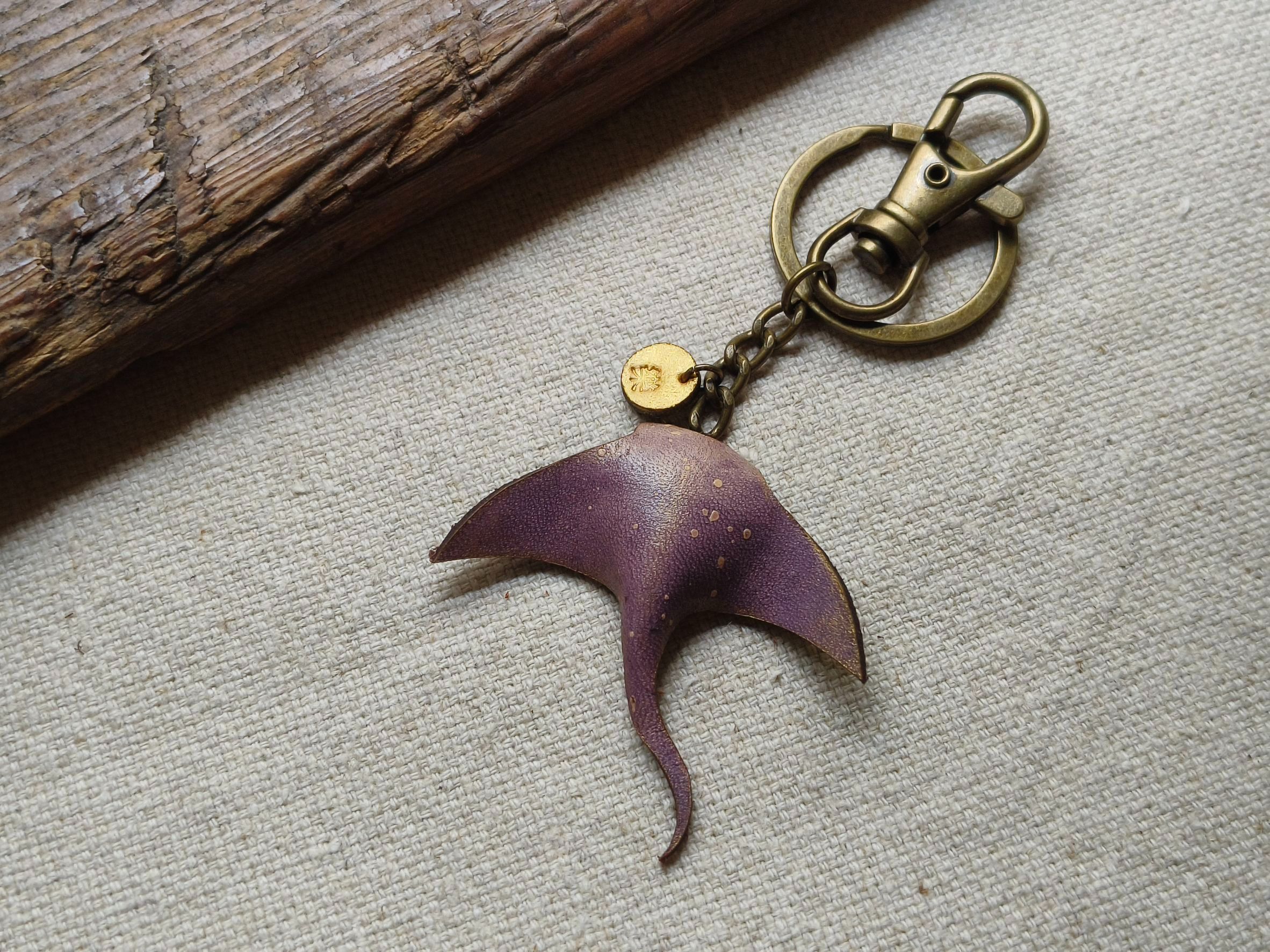 【魟魚鑰匙圈/隻】手染皮革飾品