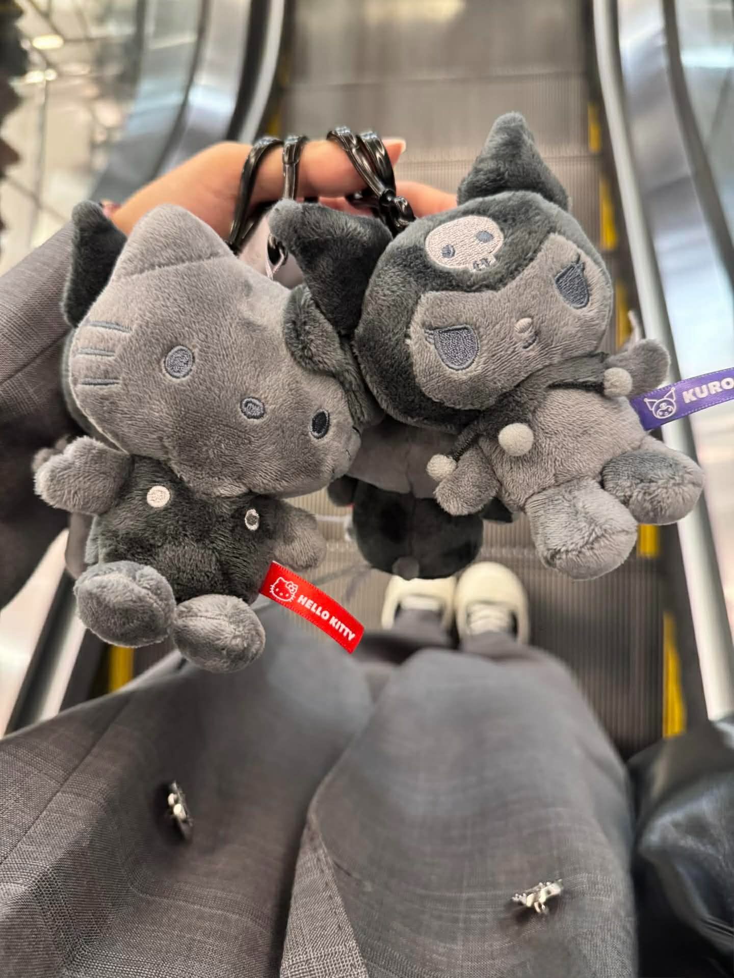 正版 三麗鷗灰燼色吊飾