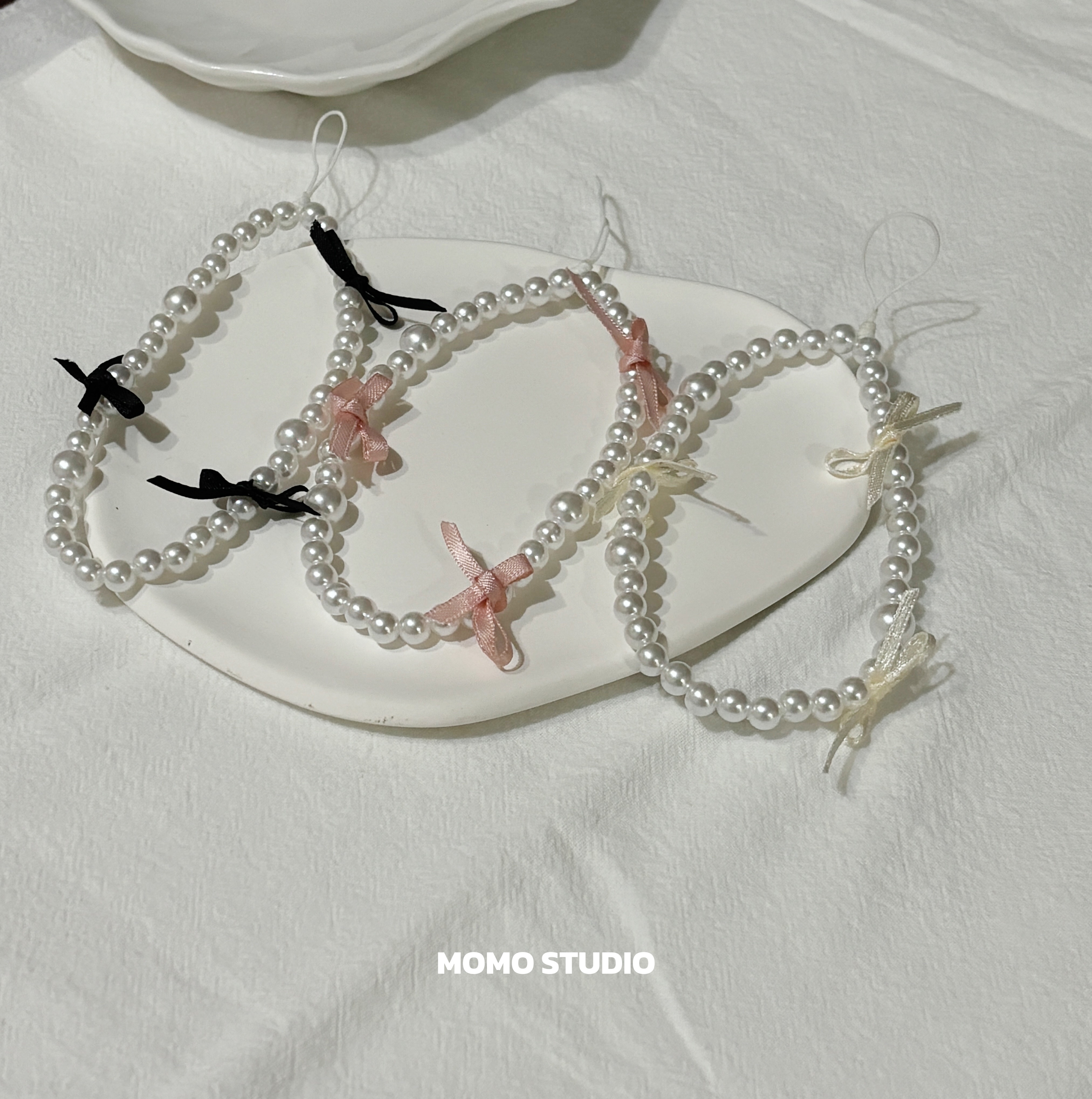 Momo 串珠手機鏈-A01綁帶蝴蝶結౨ৎ