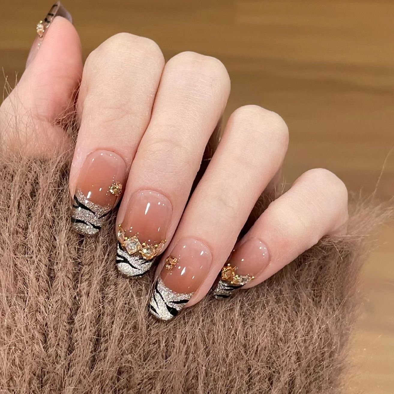 純手工穿戴甲斑馬紋貓眼法式爆閃棕漸層秋冬顯白穿戴甲