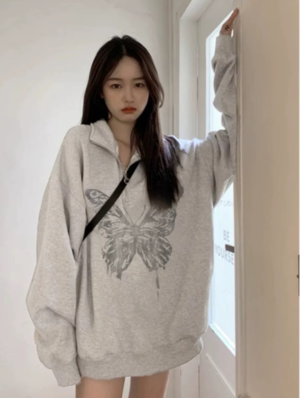 灰色慵懶風POLO領半拉鏈蝴蝶衛衣