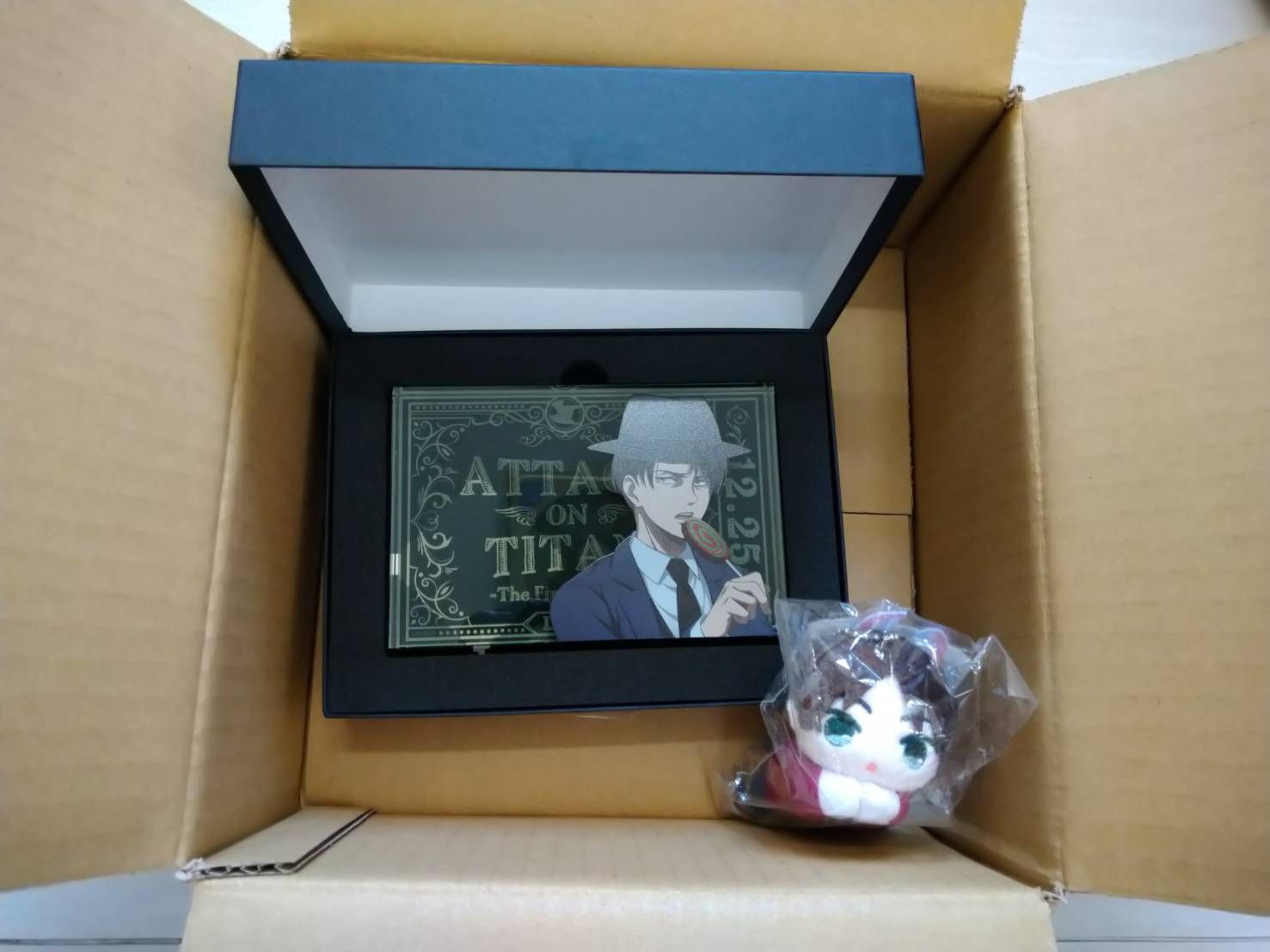 里維壓克力磚+艾連夾娃