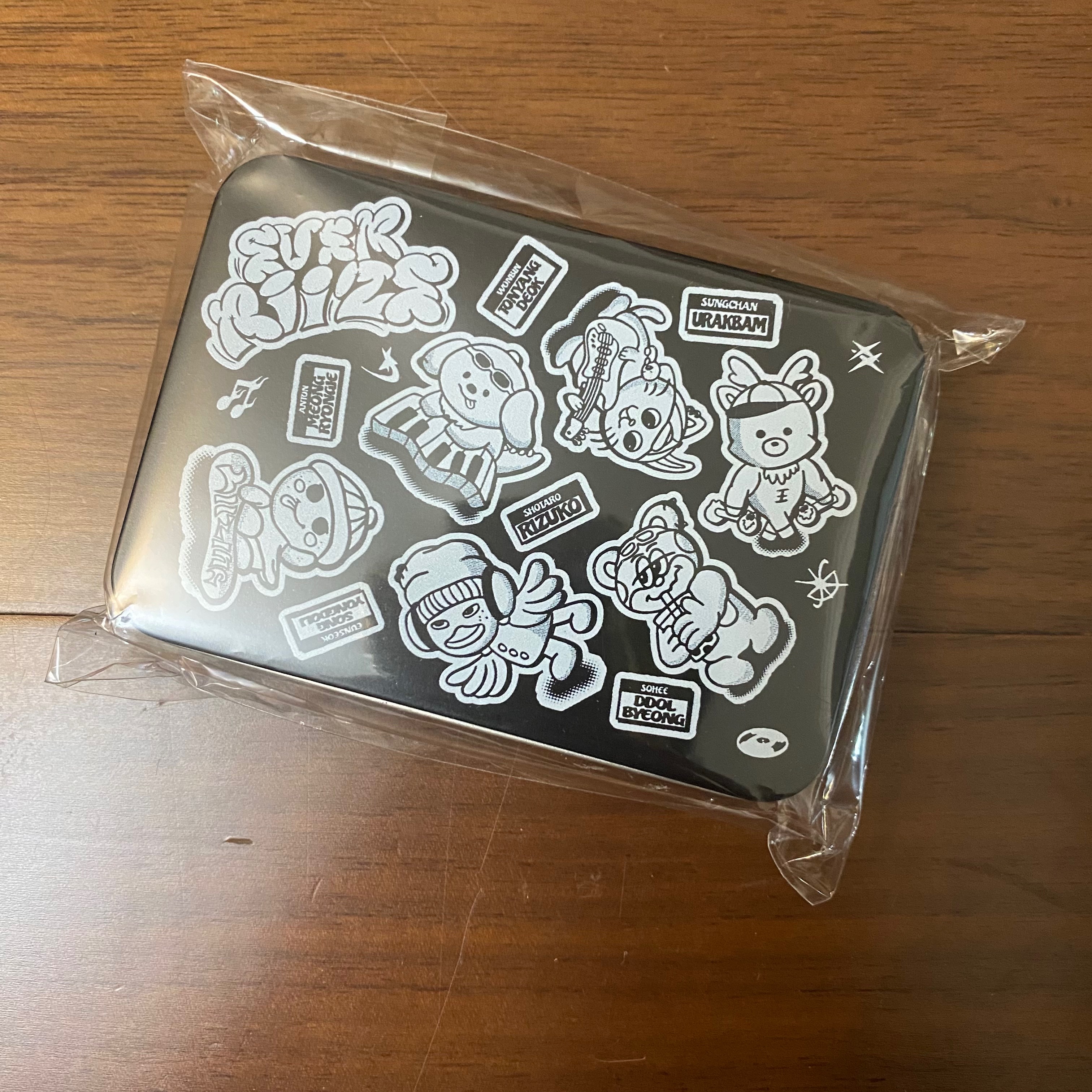 鐵盒布章組