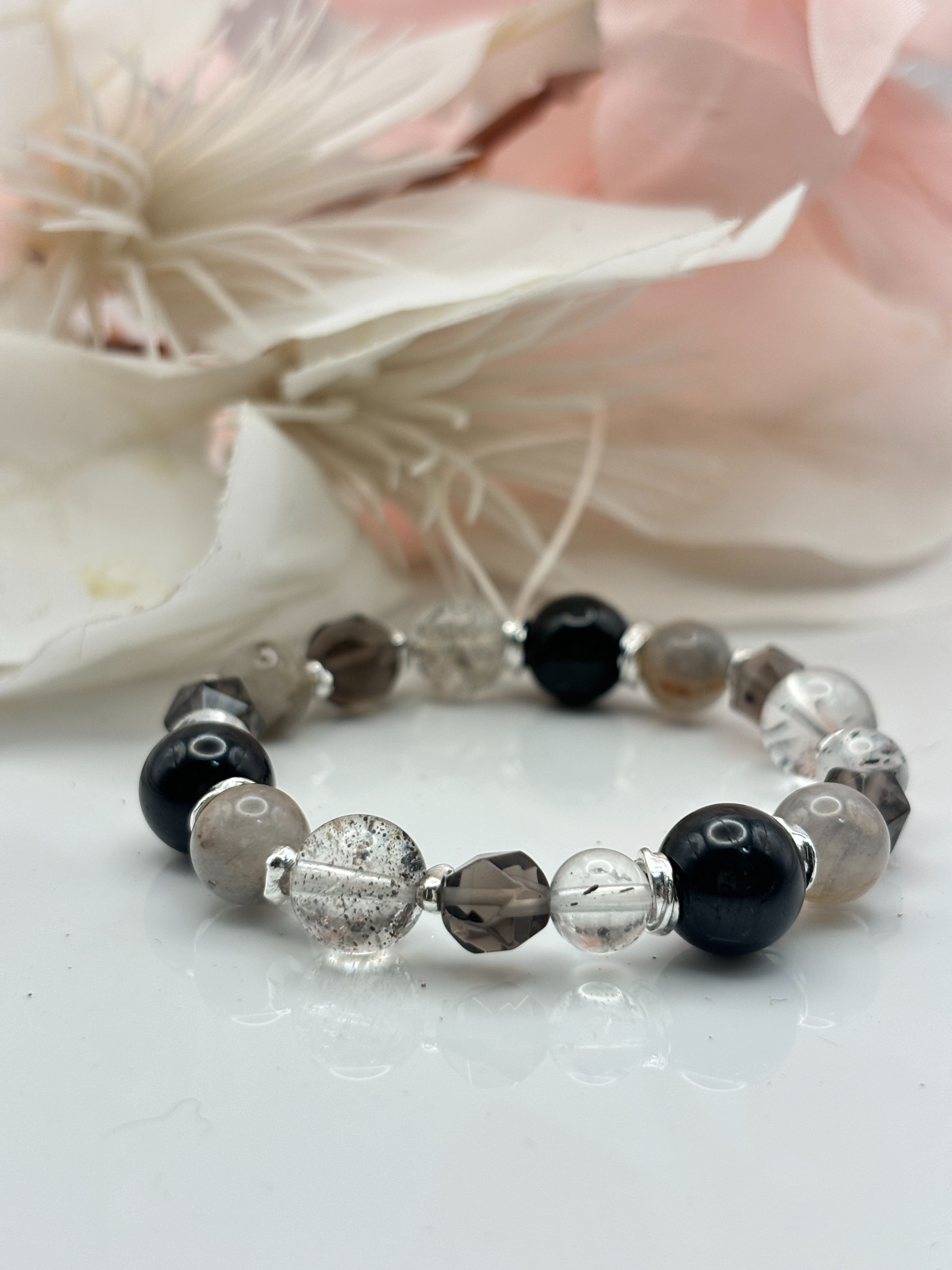 A moment🍄沉睡森林｜平靜心靈、淨化負能量、保護｜島嶼兔毛｜冰曜石｜黑碧璽｜黑雲母｜手鏈手串設計｜設計款