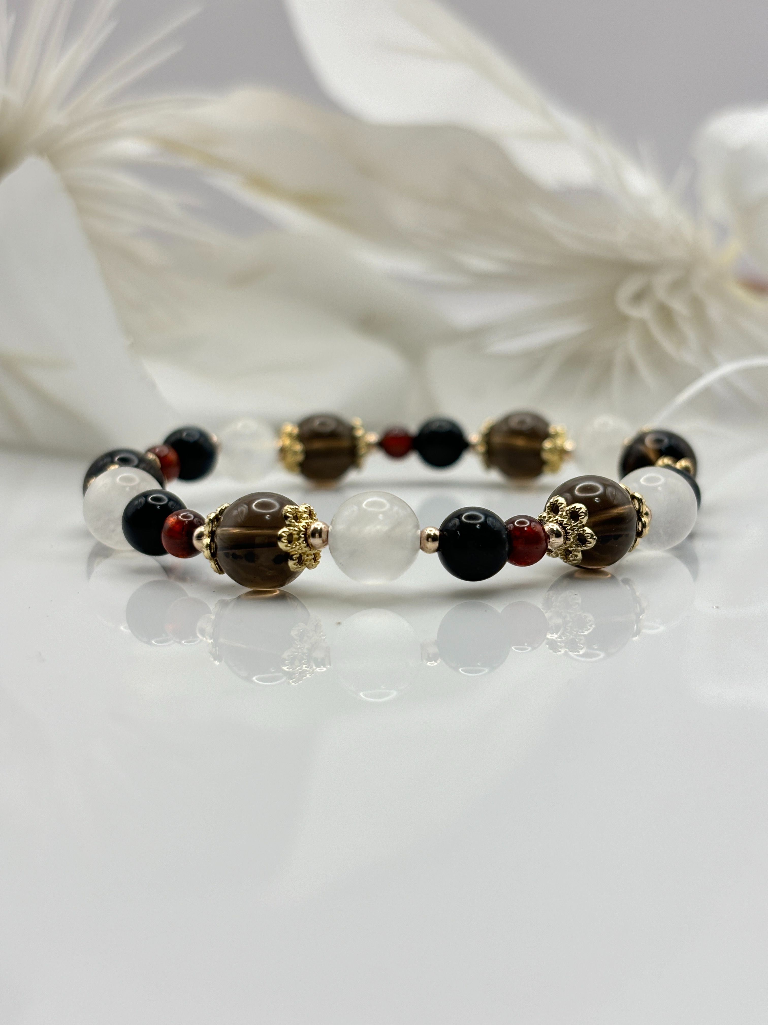 A moment 💫星夜織語｜摩羯座守護石｜堅定、負責、踏實｜茶晶｜橙石榴石｜藍虎眼｜奶白晶｜水晶手鏈手串設計