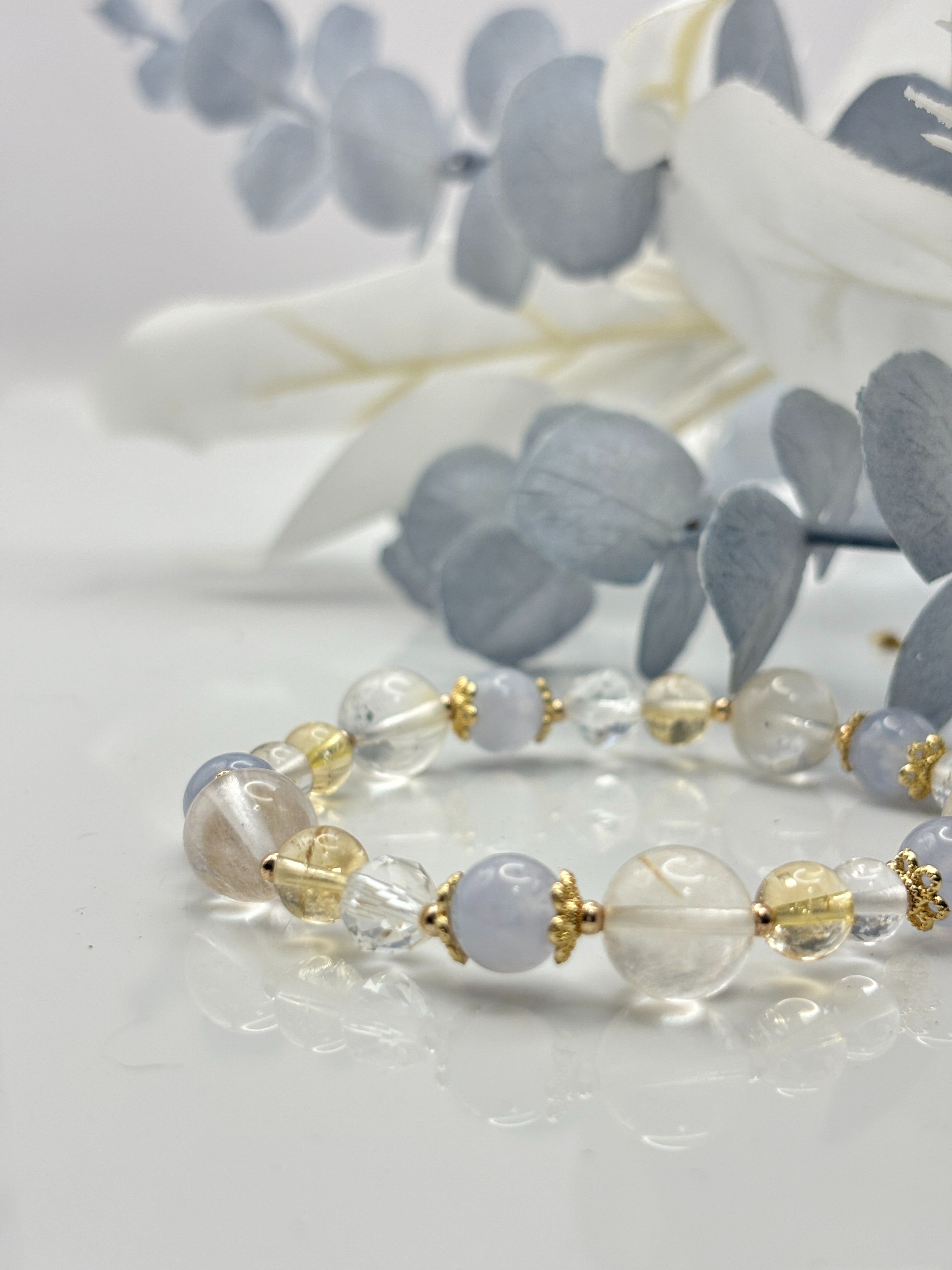 A moment 💫星夜織語｜處女座守護石｜謹慎、細膩、有分析力｜藍紋瑪瑙｜白兔毛｜黃水晶｜白水晶｜水晶手鏈手串設計