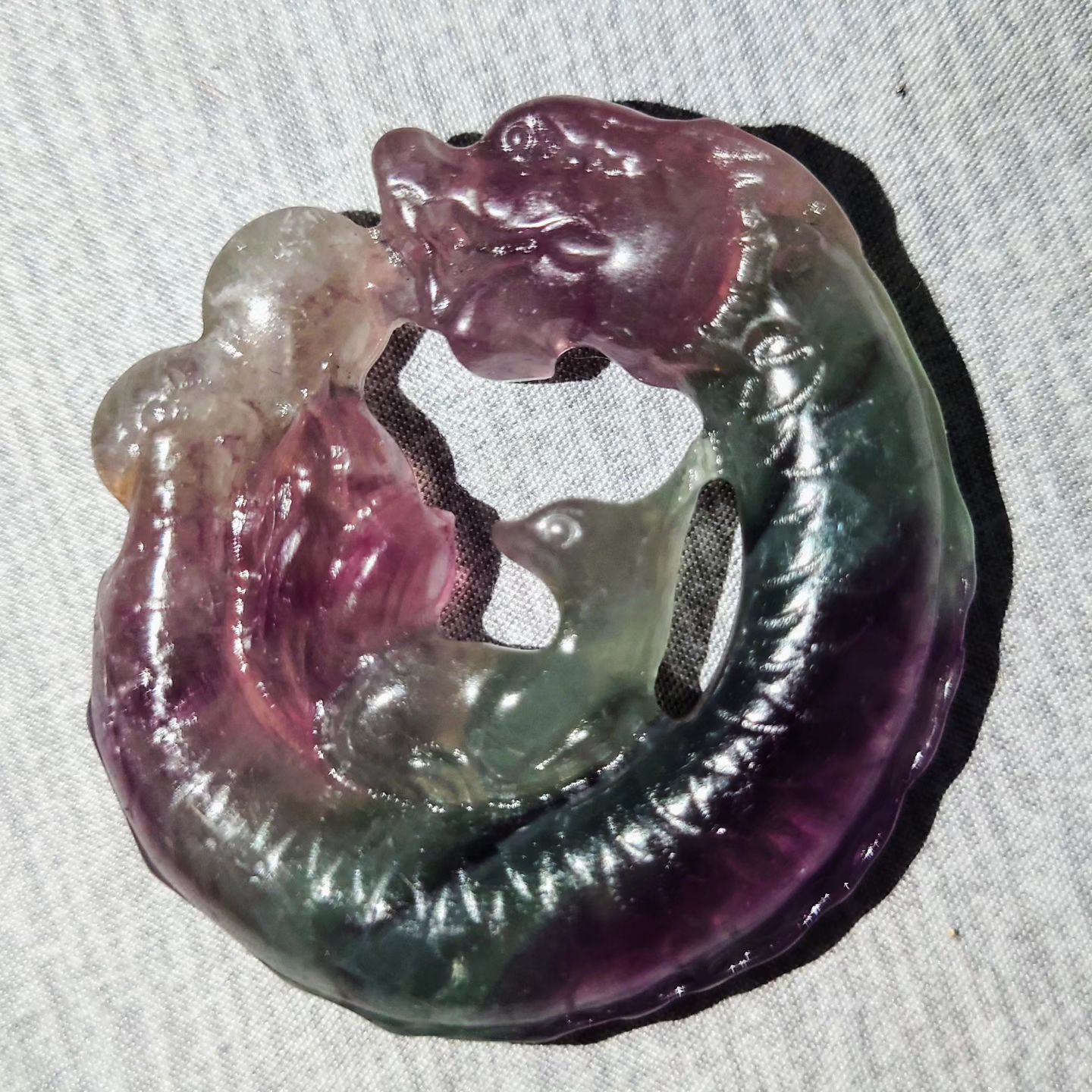 彩色螢石 龍抱九尾鏤空雙面雕牌 4.8x5.3cm （點圖看說明）