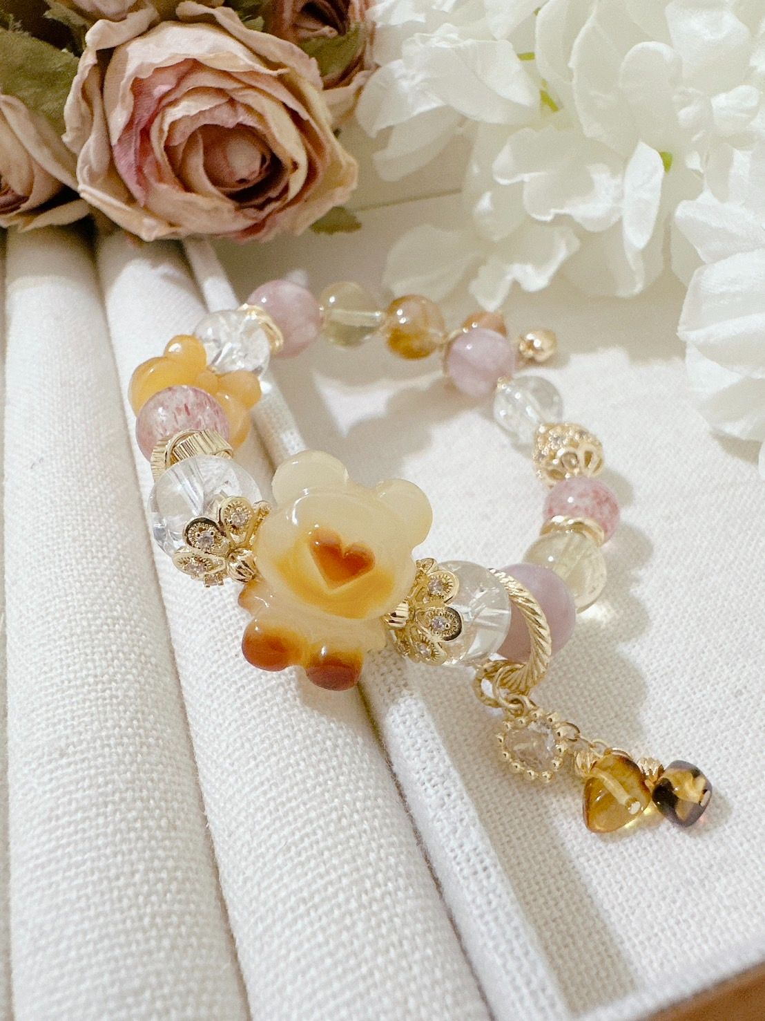 香緹石光✿天然石手作飾品  ꙳⋆° . 蜜蠟小熊 ✧⭒.꙳ l蜜蠟 l阿拉善 l白阿賽 l草莓晶 l粉祖母晶 l檸檬晶