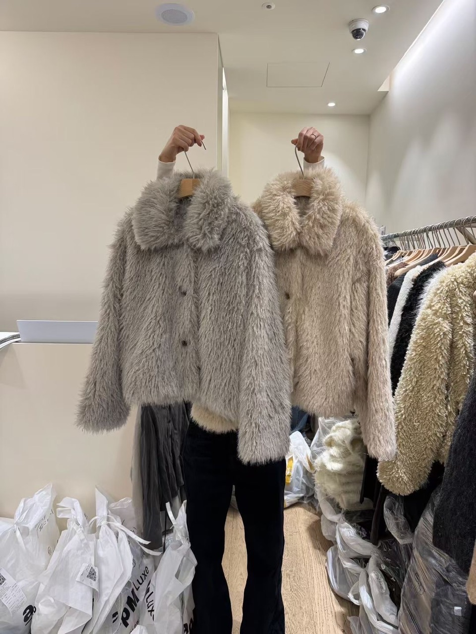 毛茸茸皮草外套 （Angela Chuang）