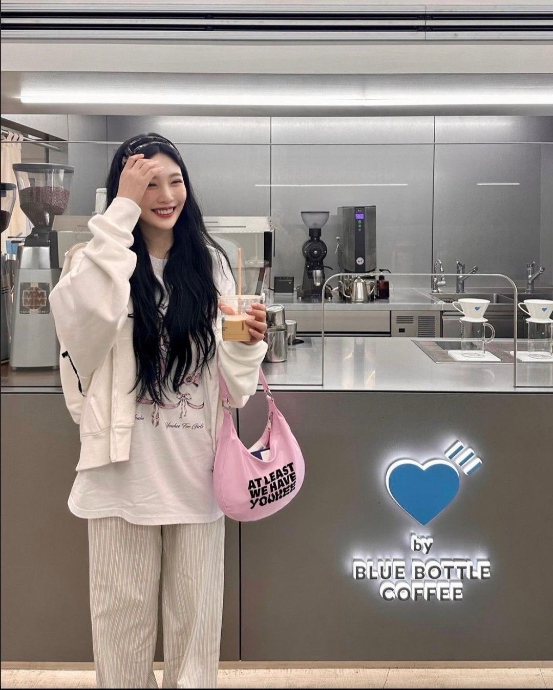 Youhee 🎀 塗鴉蝴蝶結 寬鬆短T/短版短T