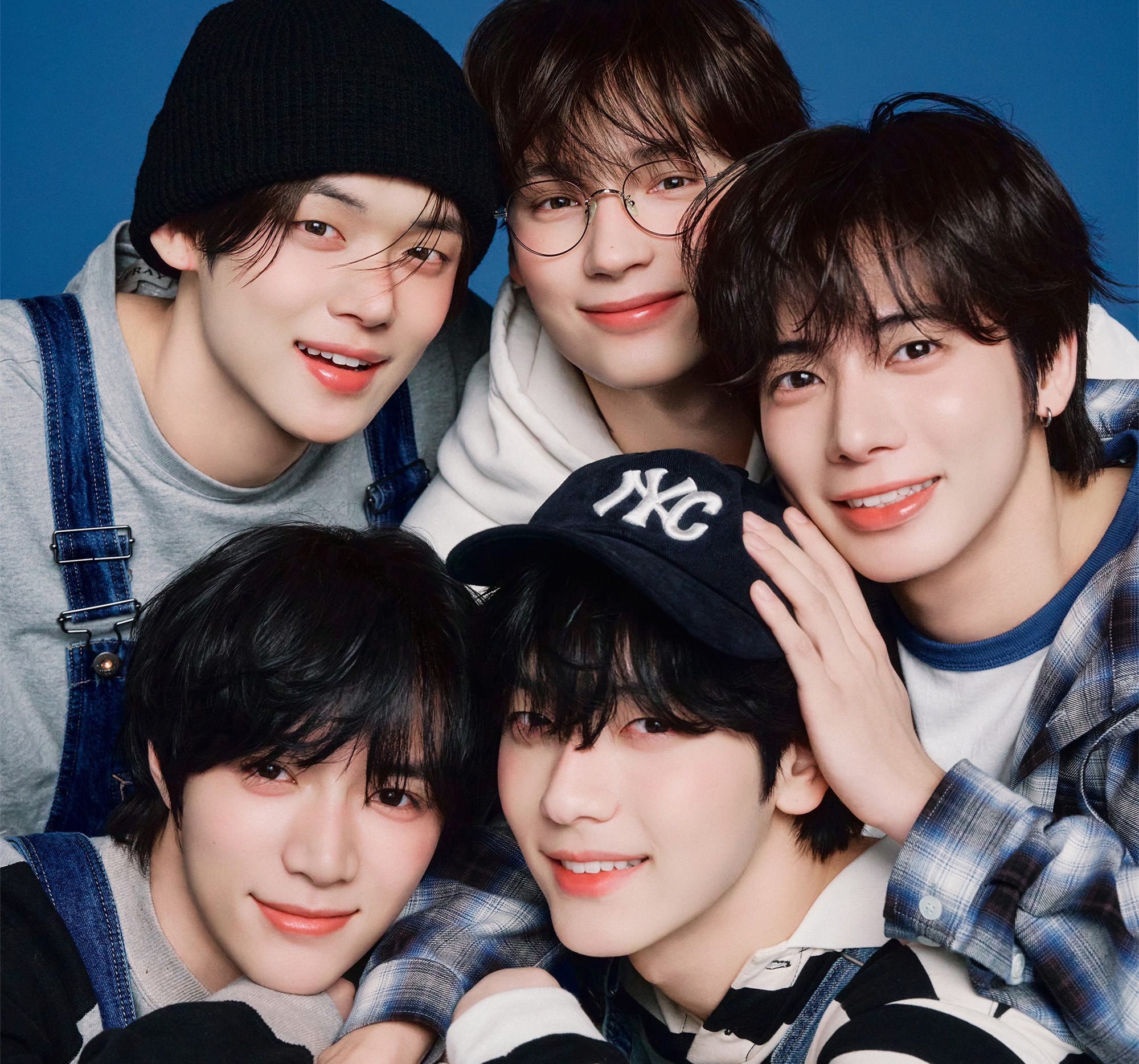 TOMORROW x TOGETHER 全新品 隨機贈送日巡彩帶