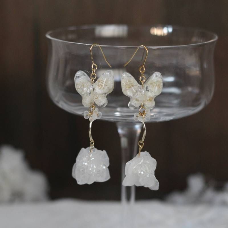 白色 蝴蝶與花球 耳環