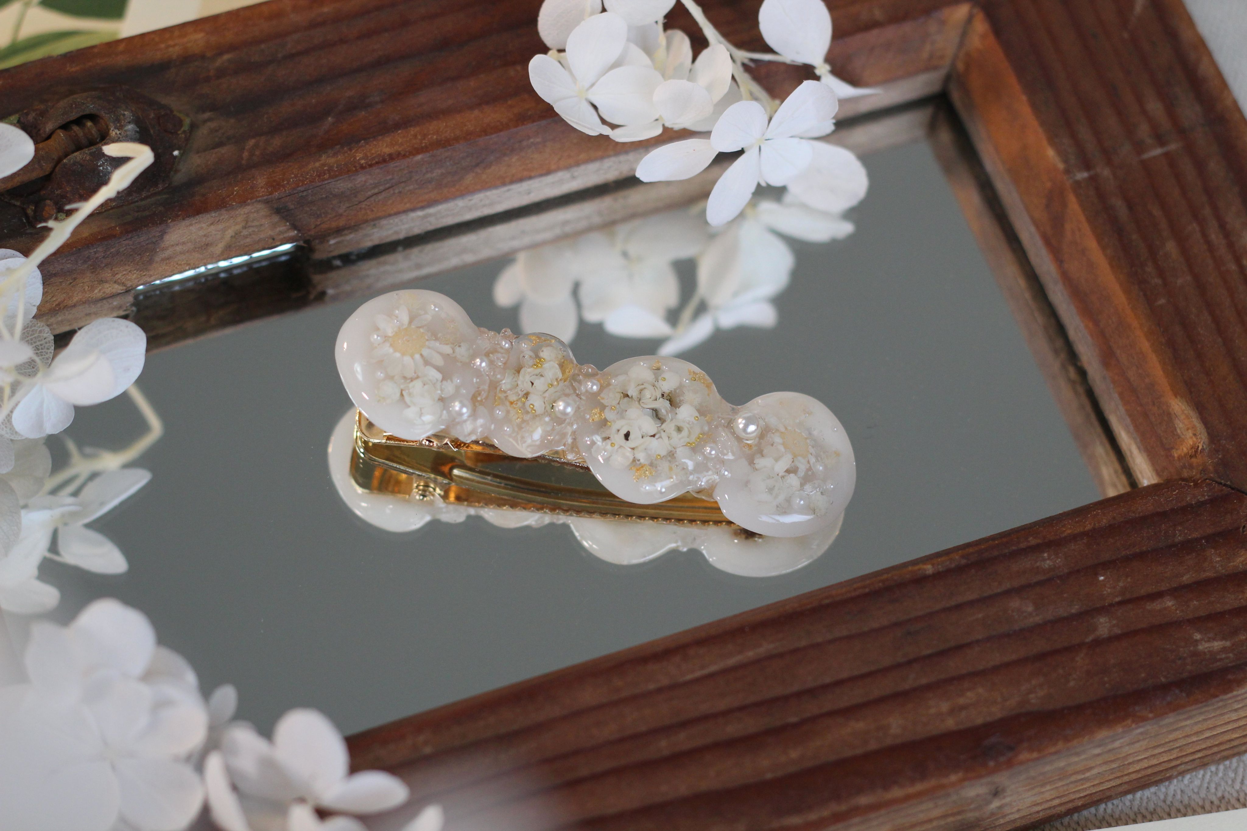 白色-乾花-滴膠 幾何形 大髮夾