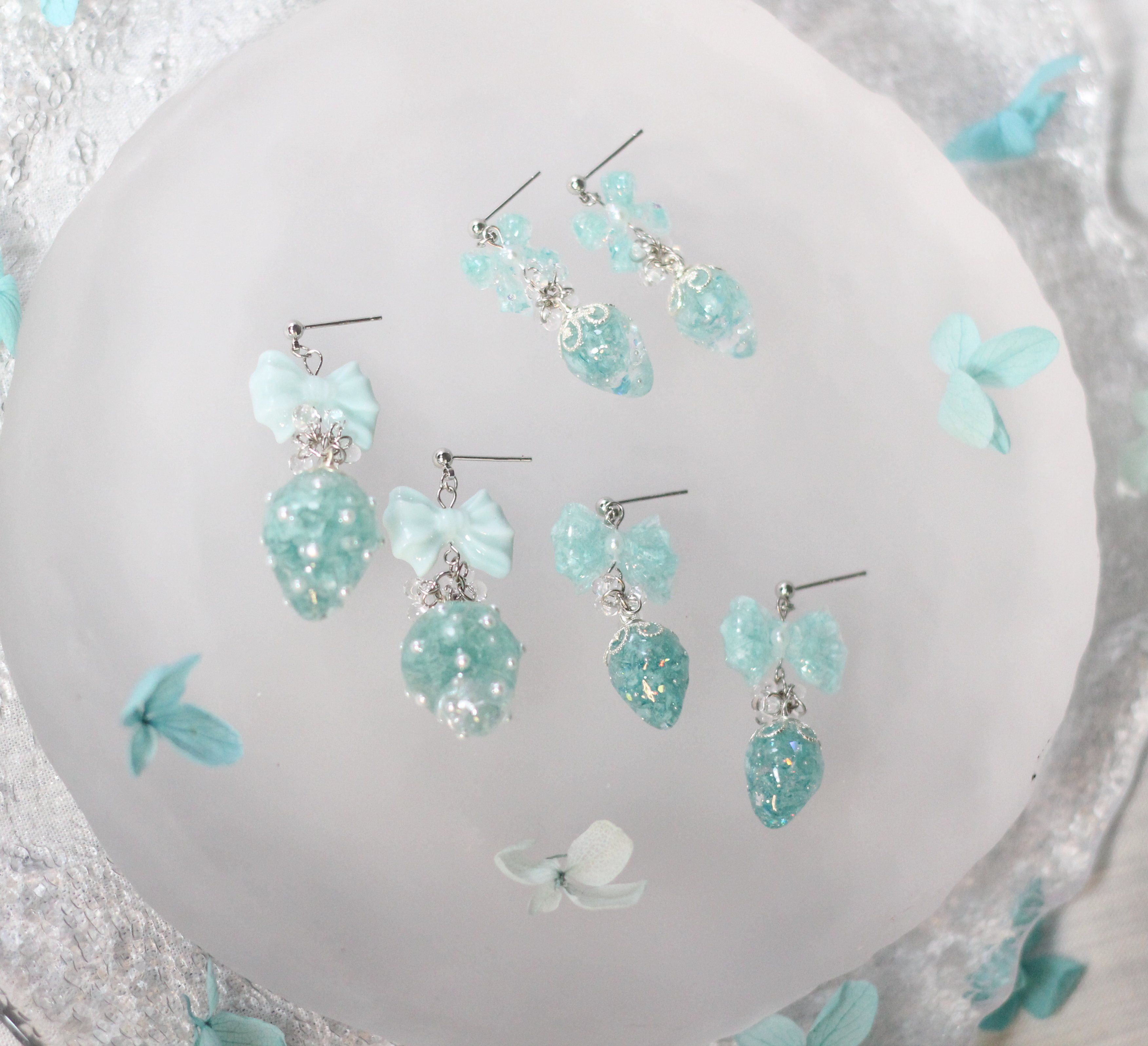 蝴蝶結＆水藍色 中草莓 耳環