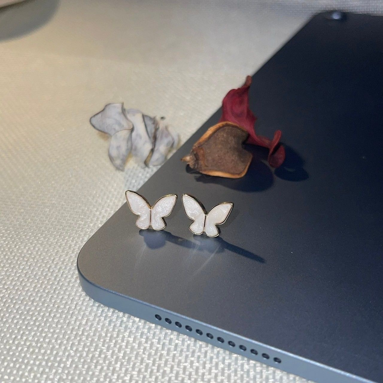S925銀針白光面蝴蝶耳環耳釘【預購】