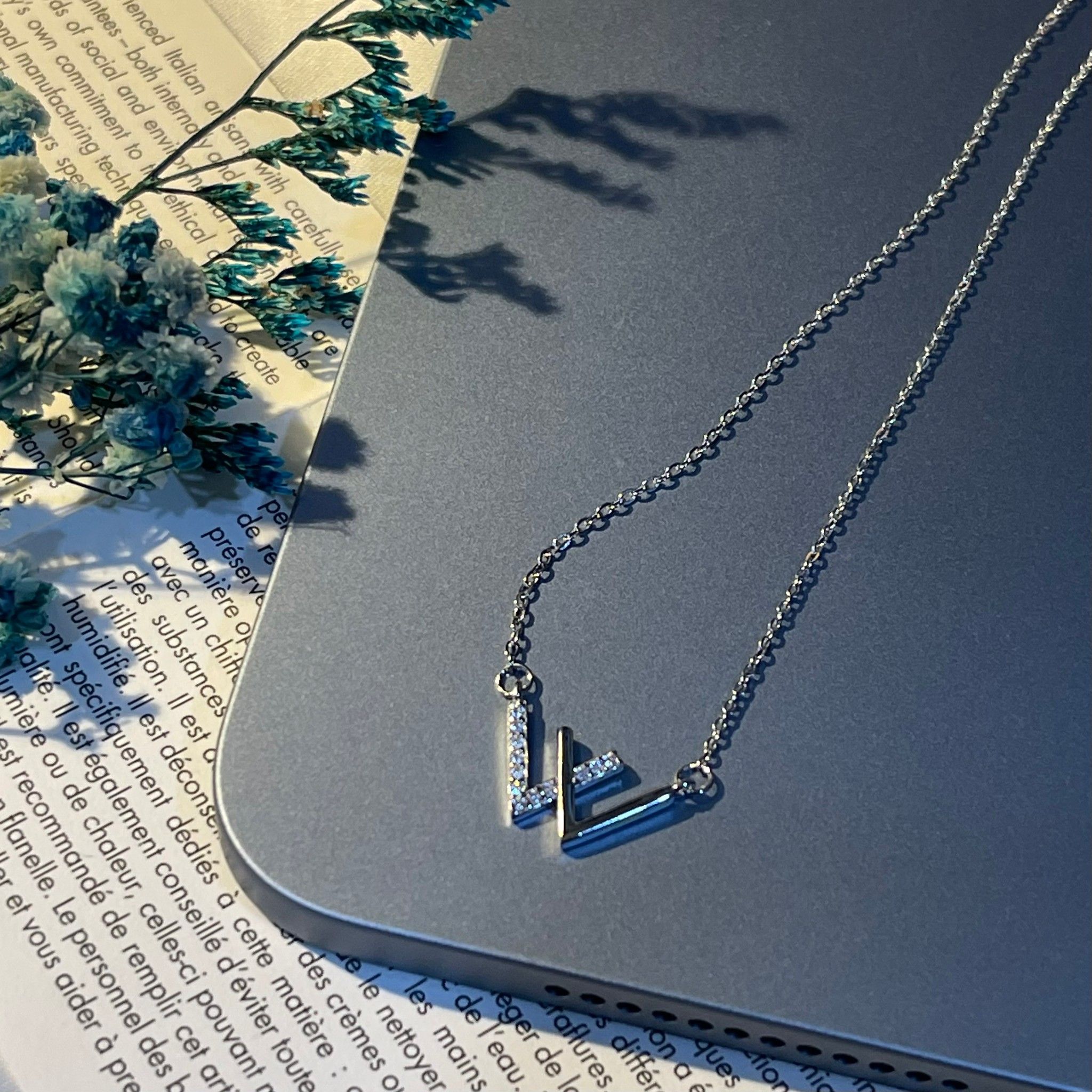 S925純銀雙V字母簡約項鍊【預購】