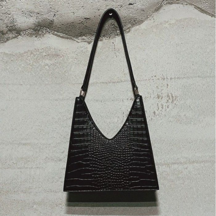 Hot girl’s bag 鱷魚紋單肩腋下包 ｜肩背包 單肩包 法棍包｜點我看介紹