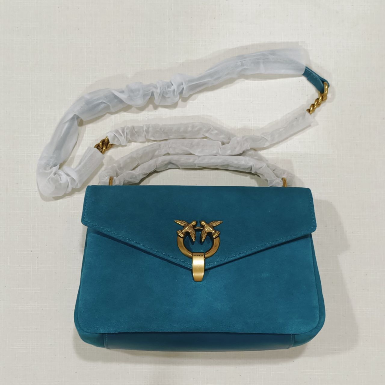 Pinko Cupido 孔雀藍經典絨面革郵差包