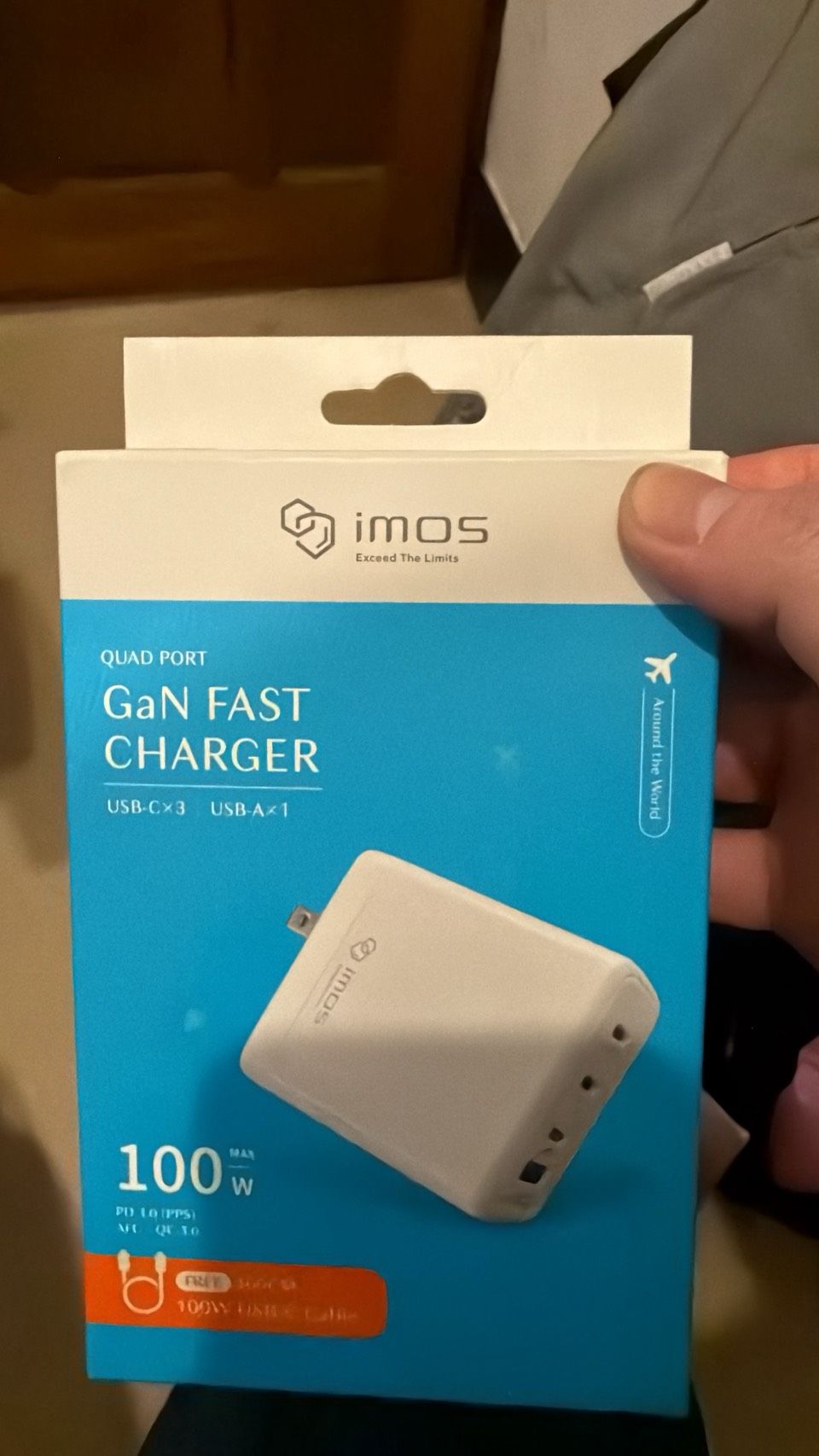 imos的100瓦快充頭