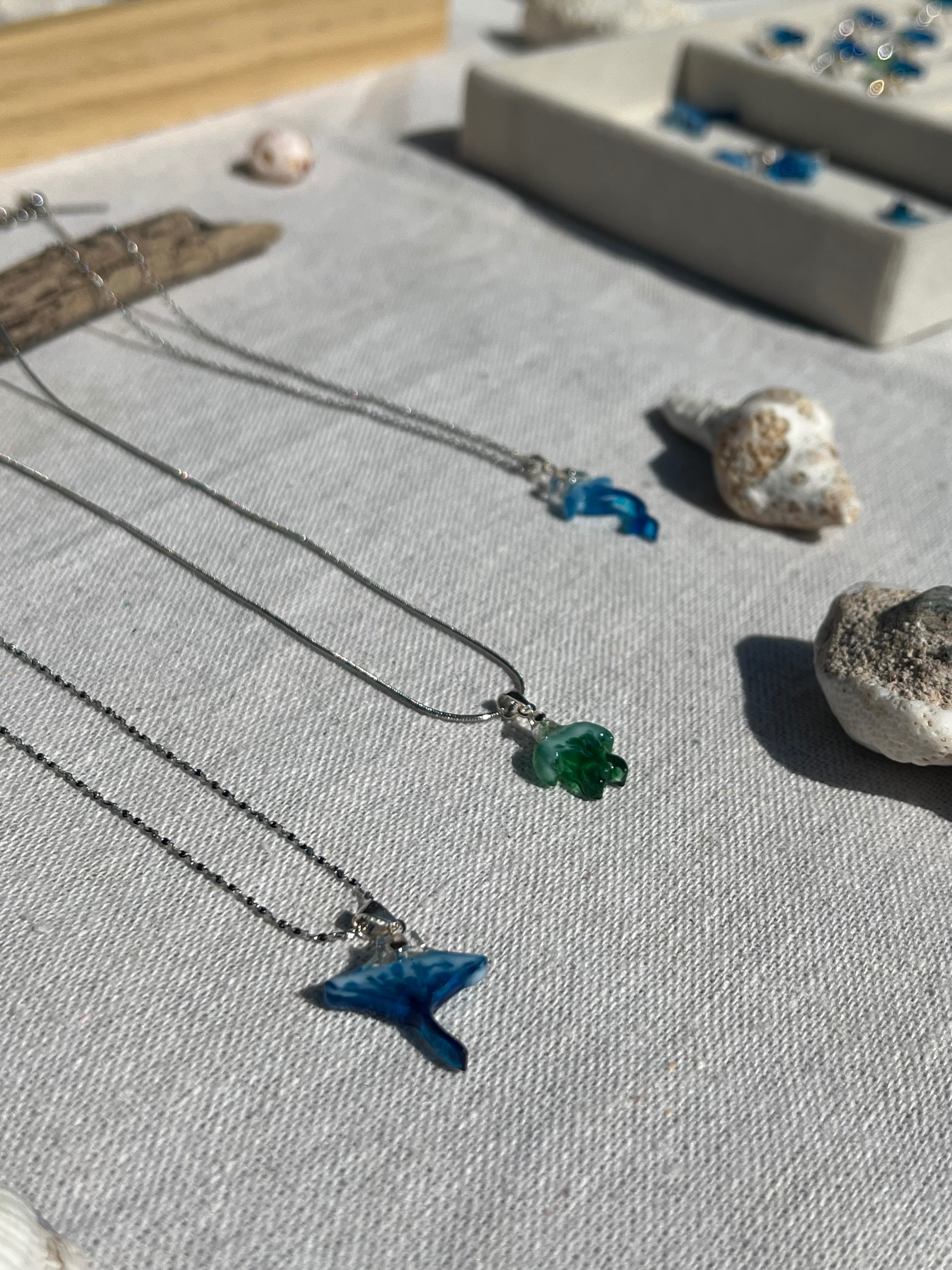 ▫️商品編號：100｜【獨家款 手繪海浪魟魚/錘頭鯊/海龜雙面項鍊】