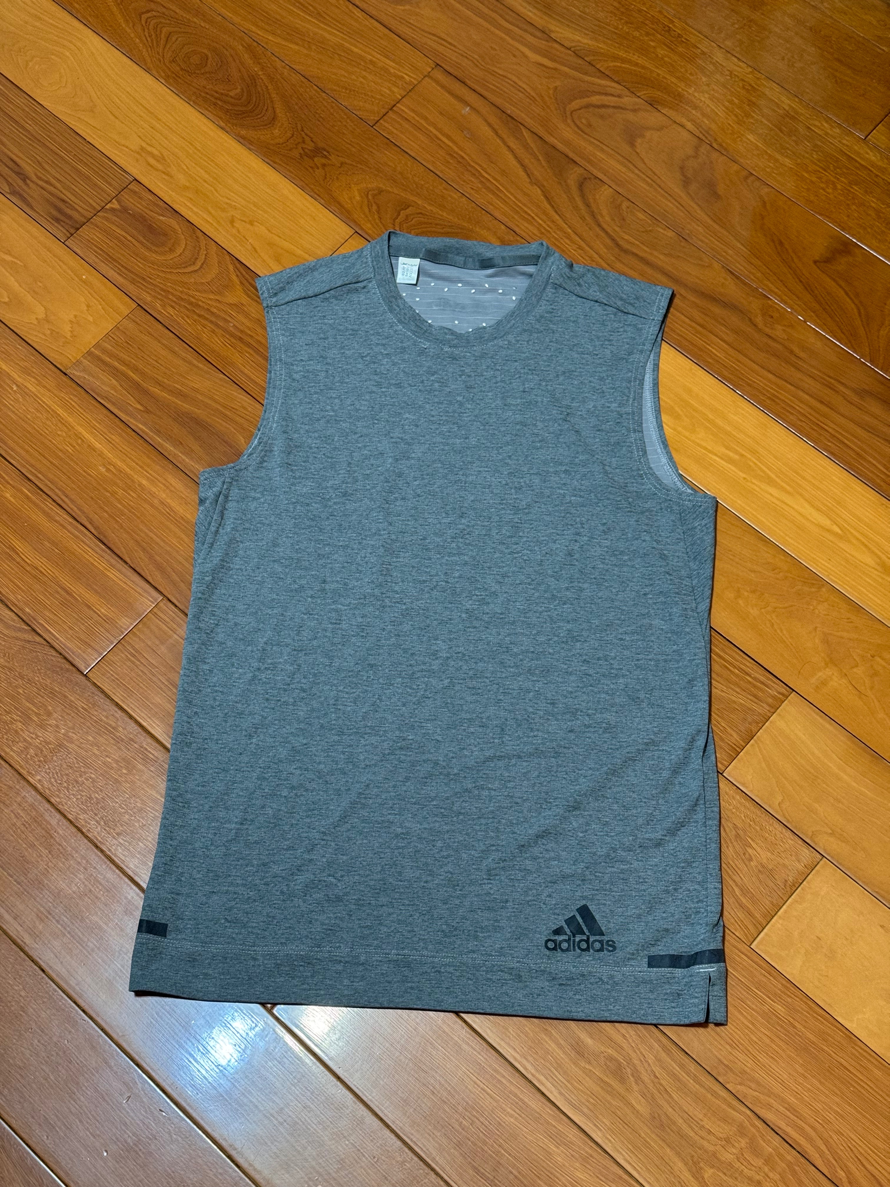 Adidas灰色運動背心