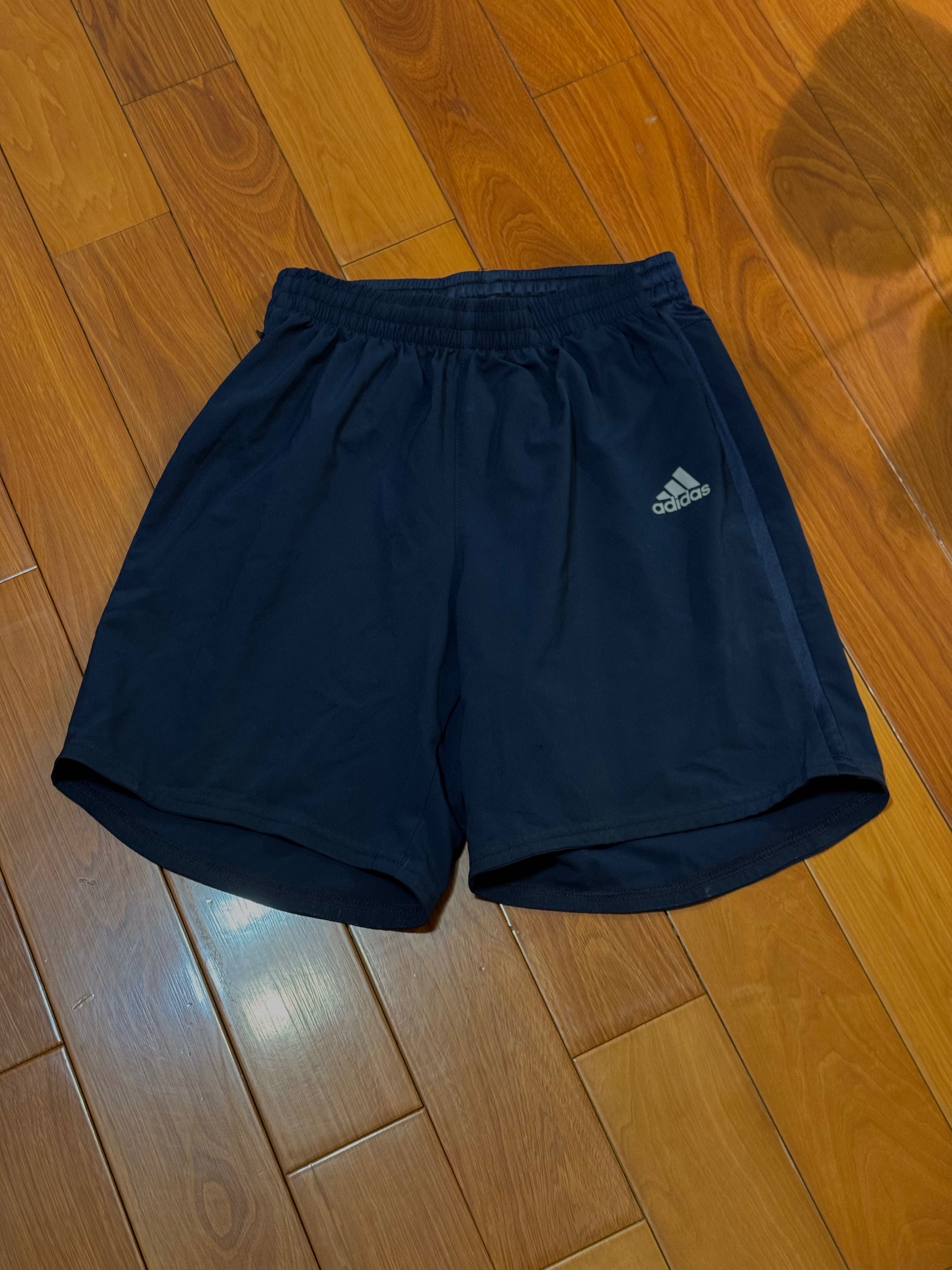Adidas無口袋運動短褲XS