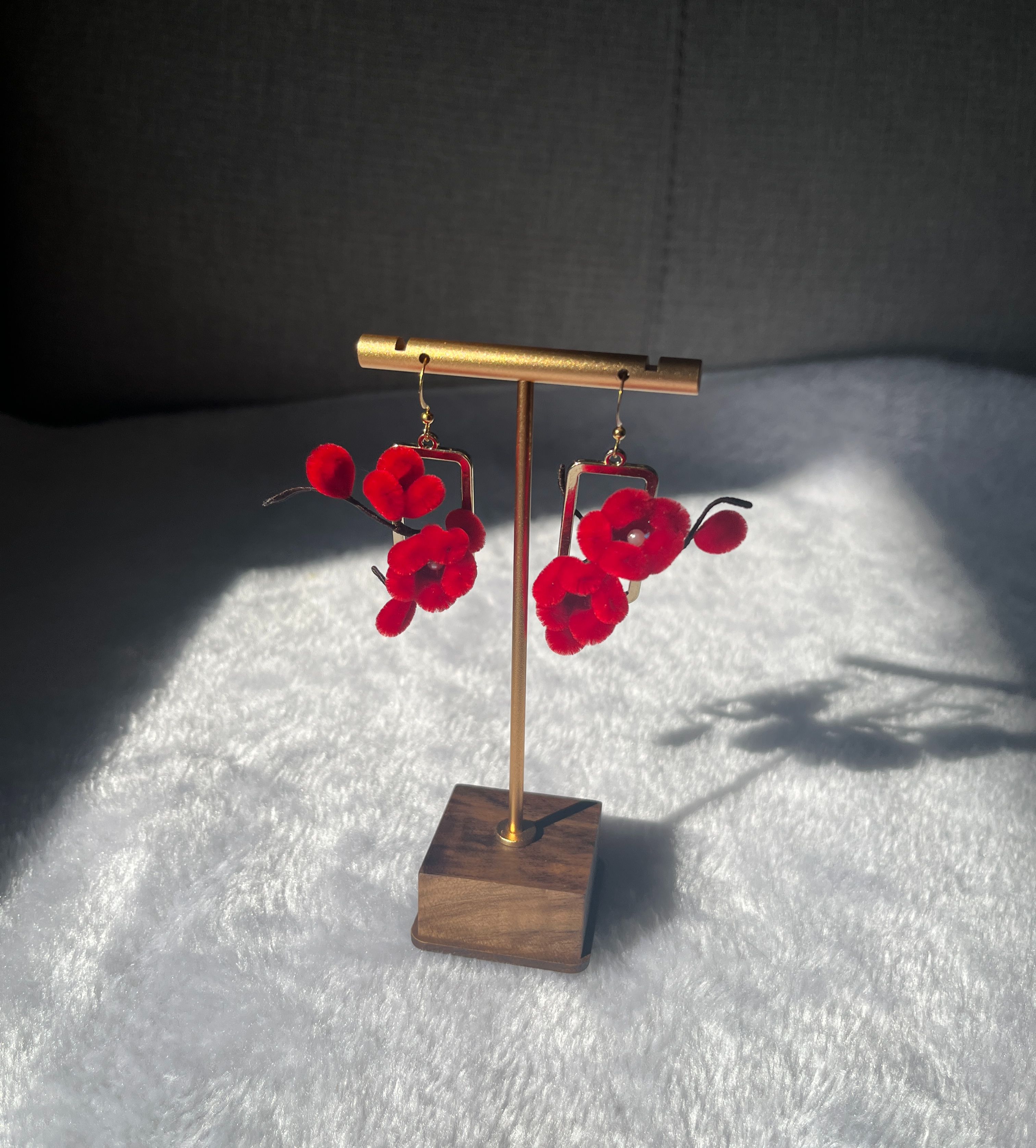 現貨 絨款小紅梅 耳飾