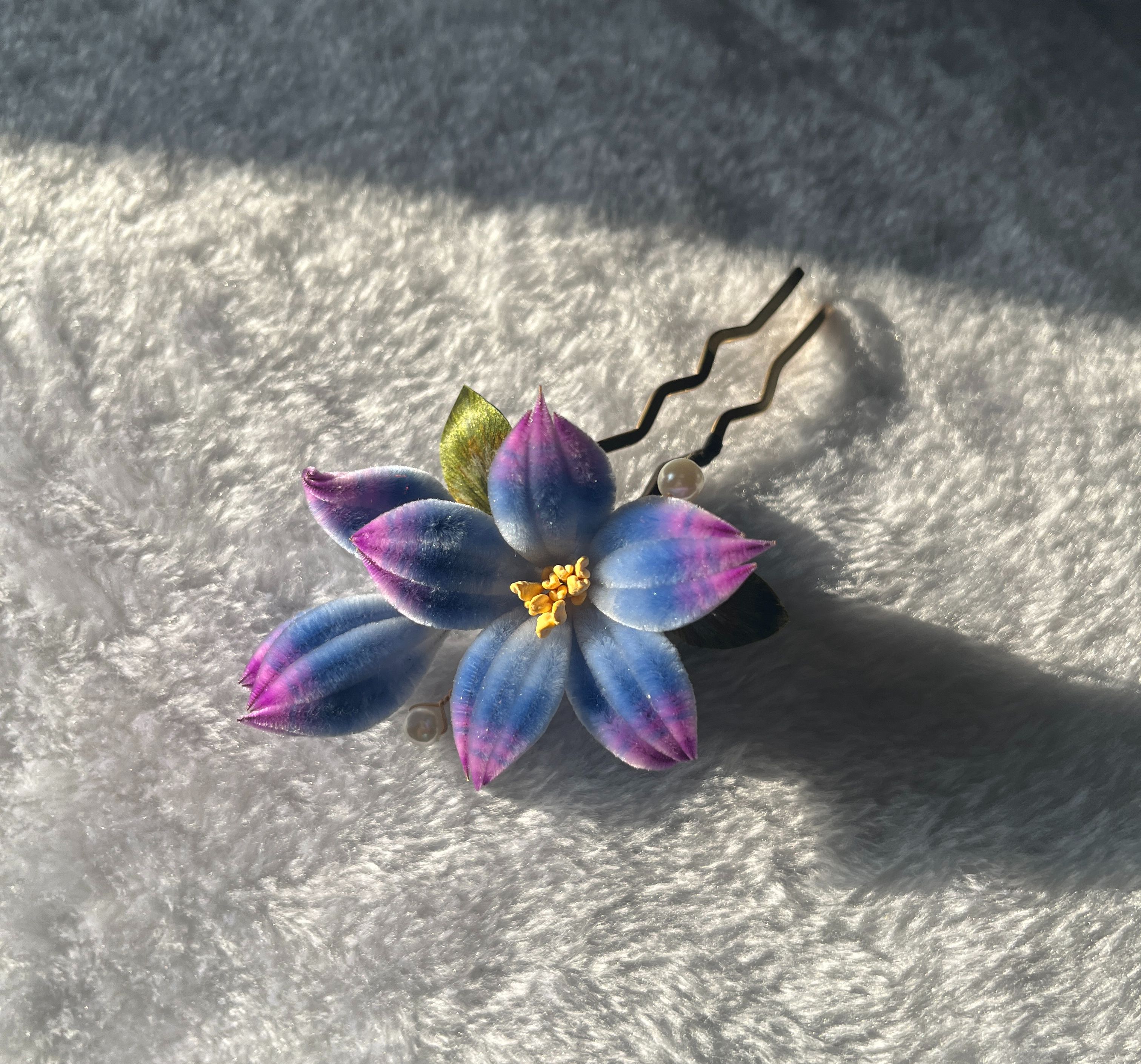 現貨 絨款 藍紫百合髮釵