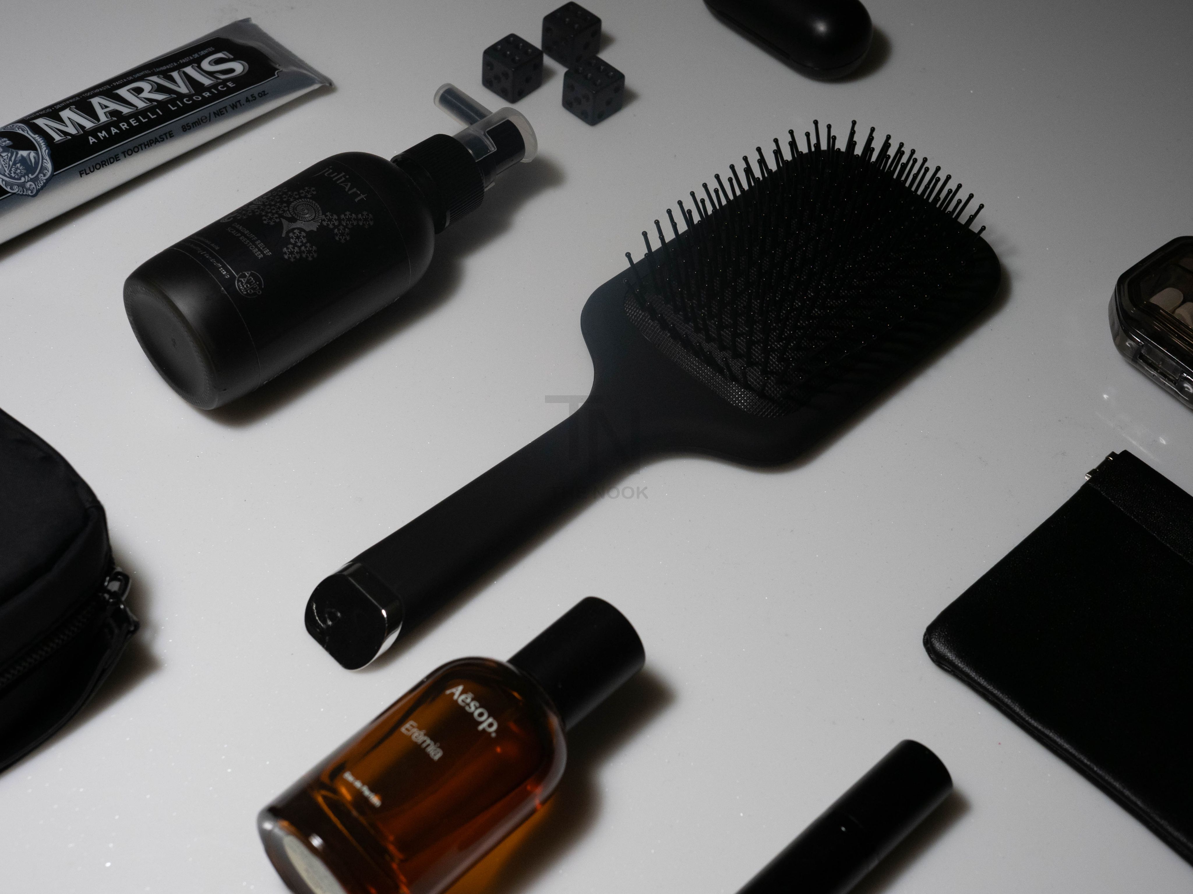 [THE NOOK] | 黑色氣墊按摩梳（台灣現貨出貨）