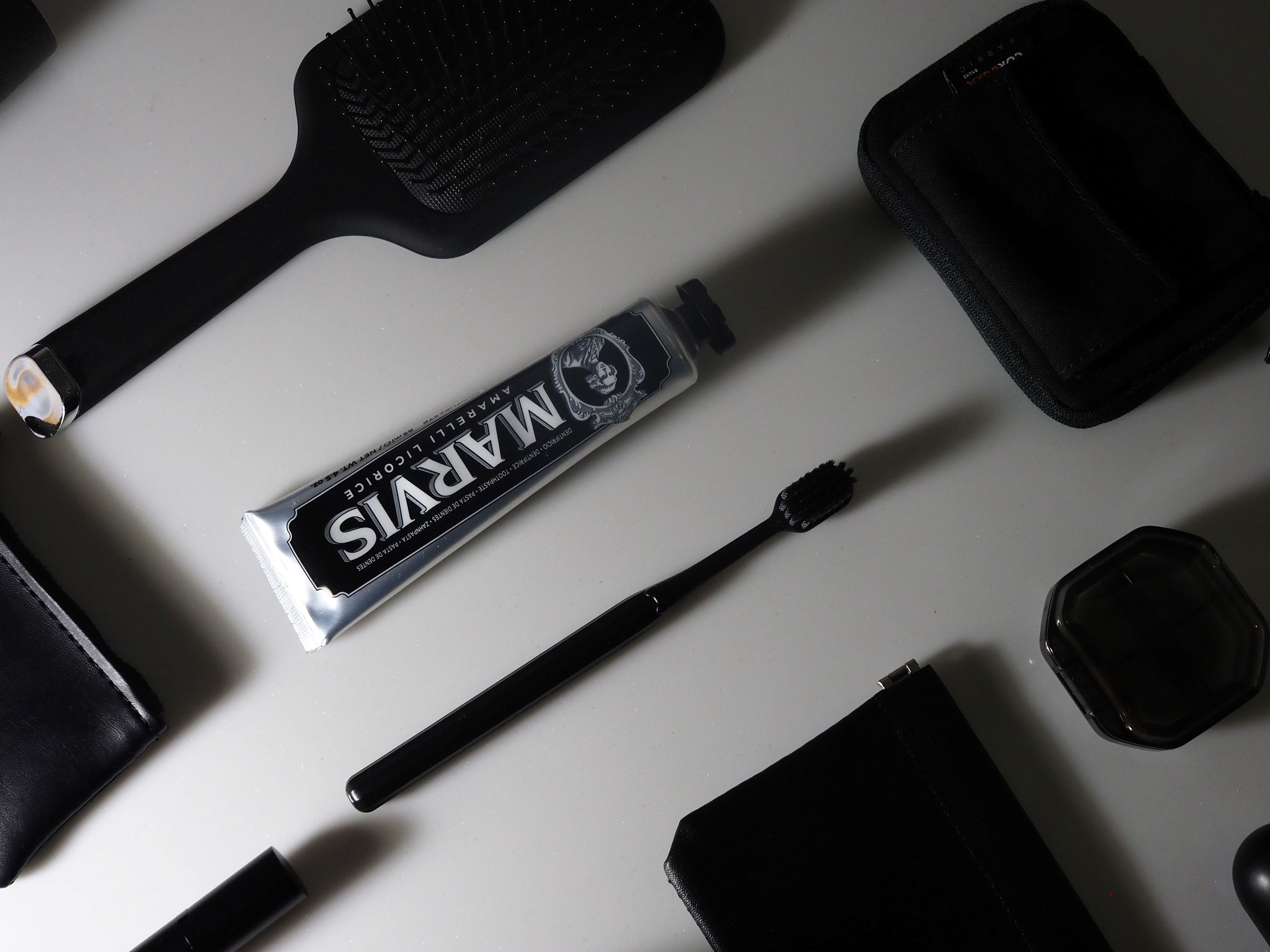 THE NOOK | 寬頭黑色軟毛牙刷