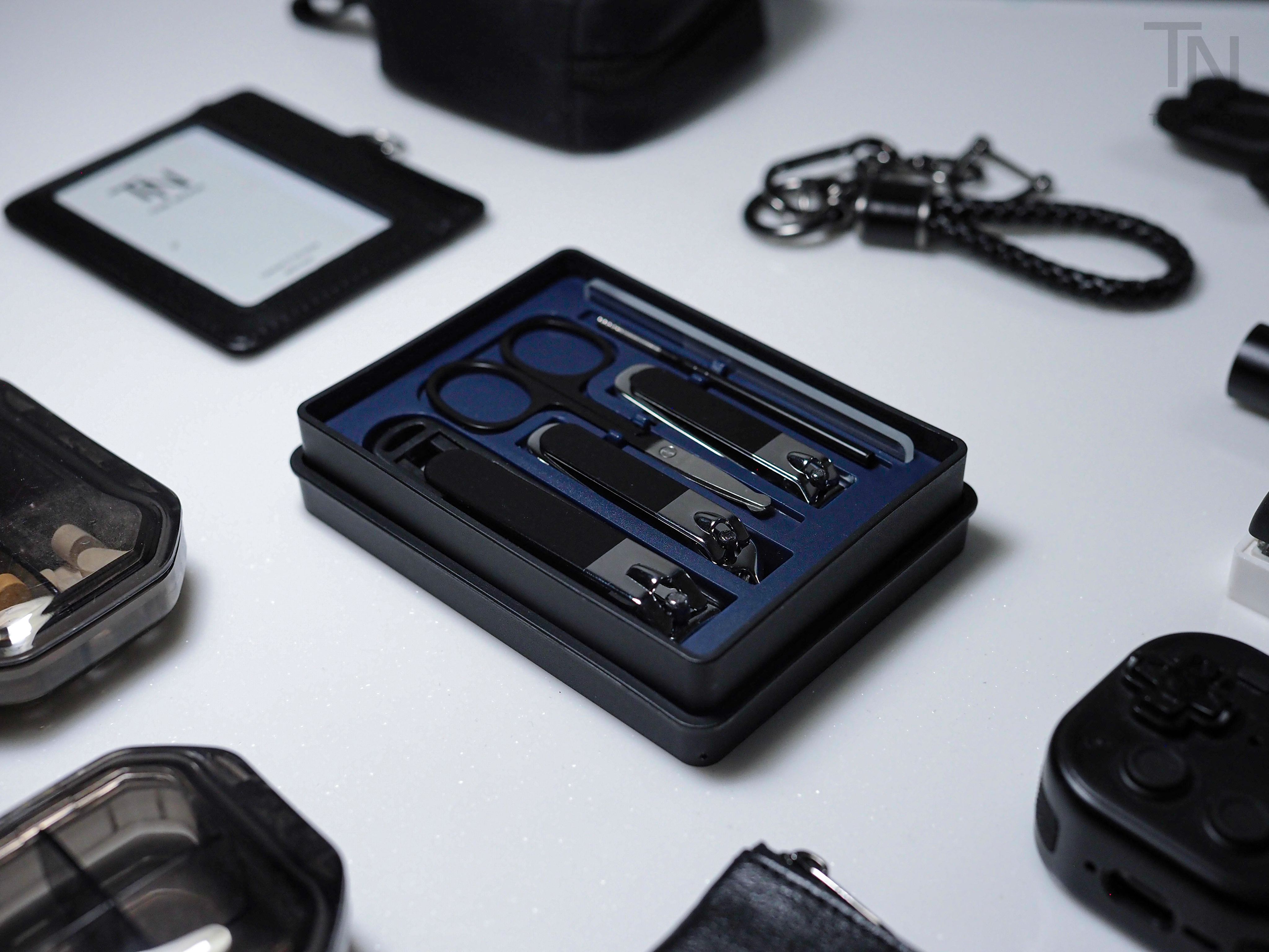 [THE NOOK] | 黑色修甲六件套組 鼻毛剪 |掏耳棒 |斜口指甲剪 |防潑濺平口指甲剪 |玻璃銼刀 [台灣現貨]