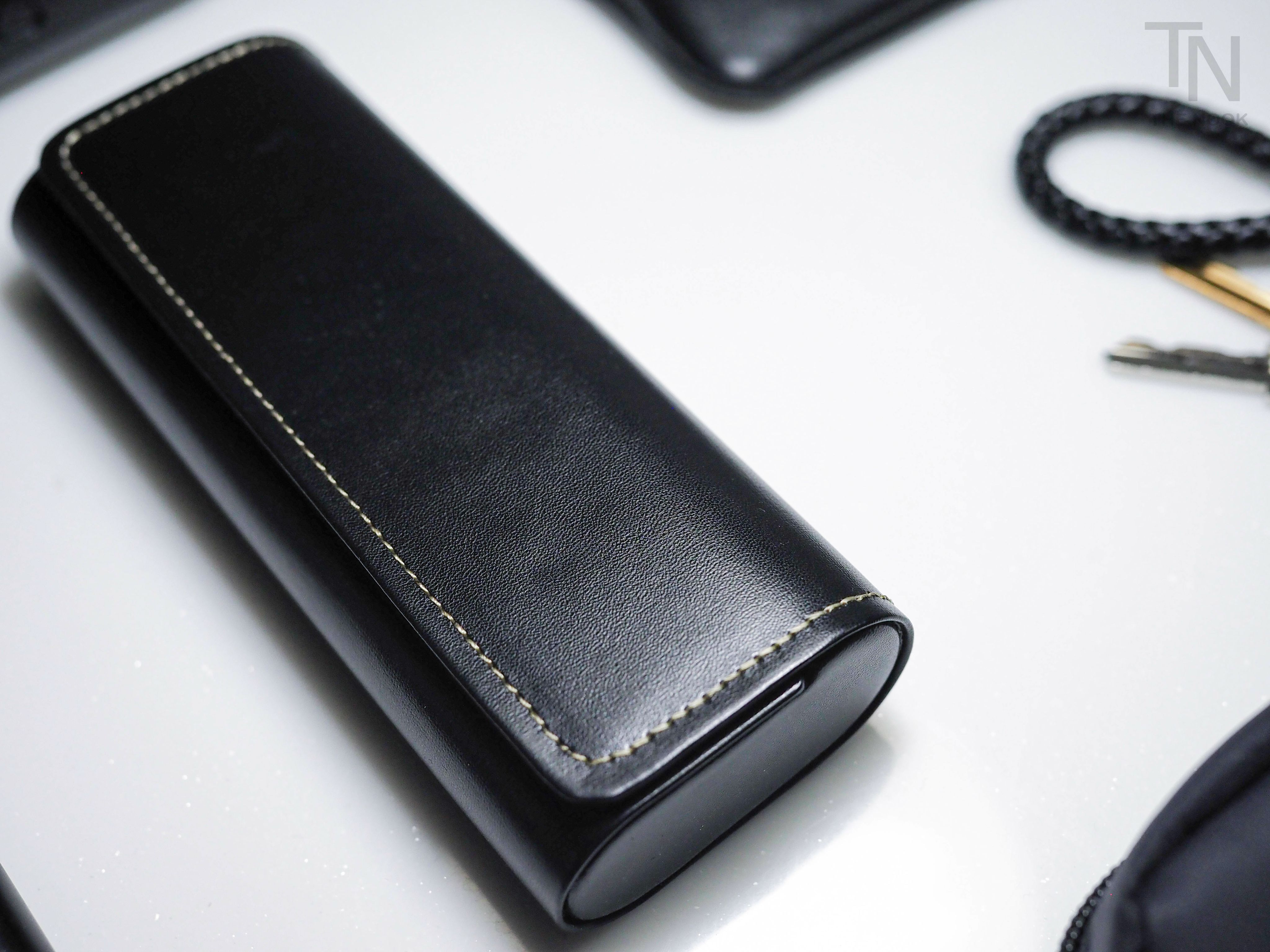 [THE NOOK] | 黑色硬殼防壓眼鏡盒A款 皮革復古 磁吸閉合 （附送一條眼鏡布）  [台灣現貨]