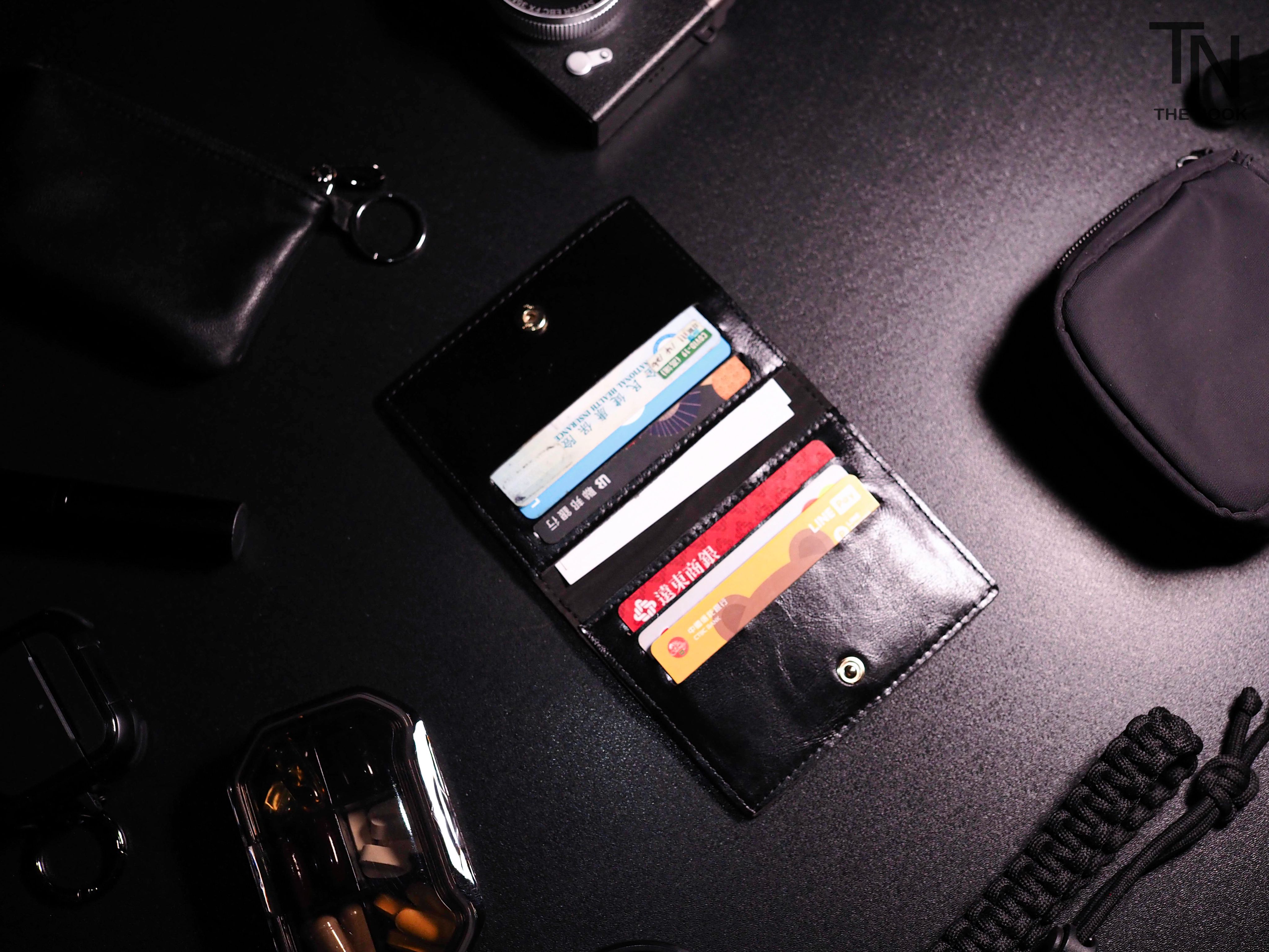 [THE NOOK] |  油蠟皮摺疊卡片名片夾 軟皮摺疊卡夾 名片夾 摺疊卡包 防窺卡夾 [台灣現貨]