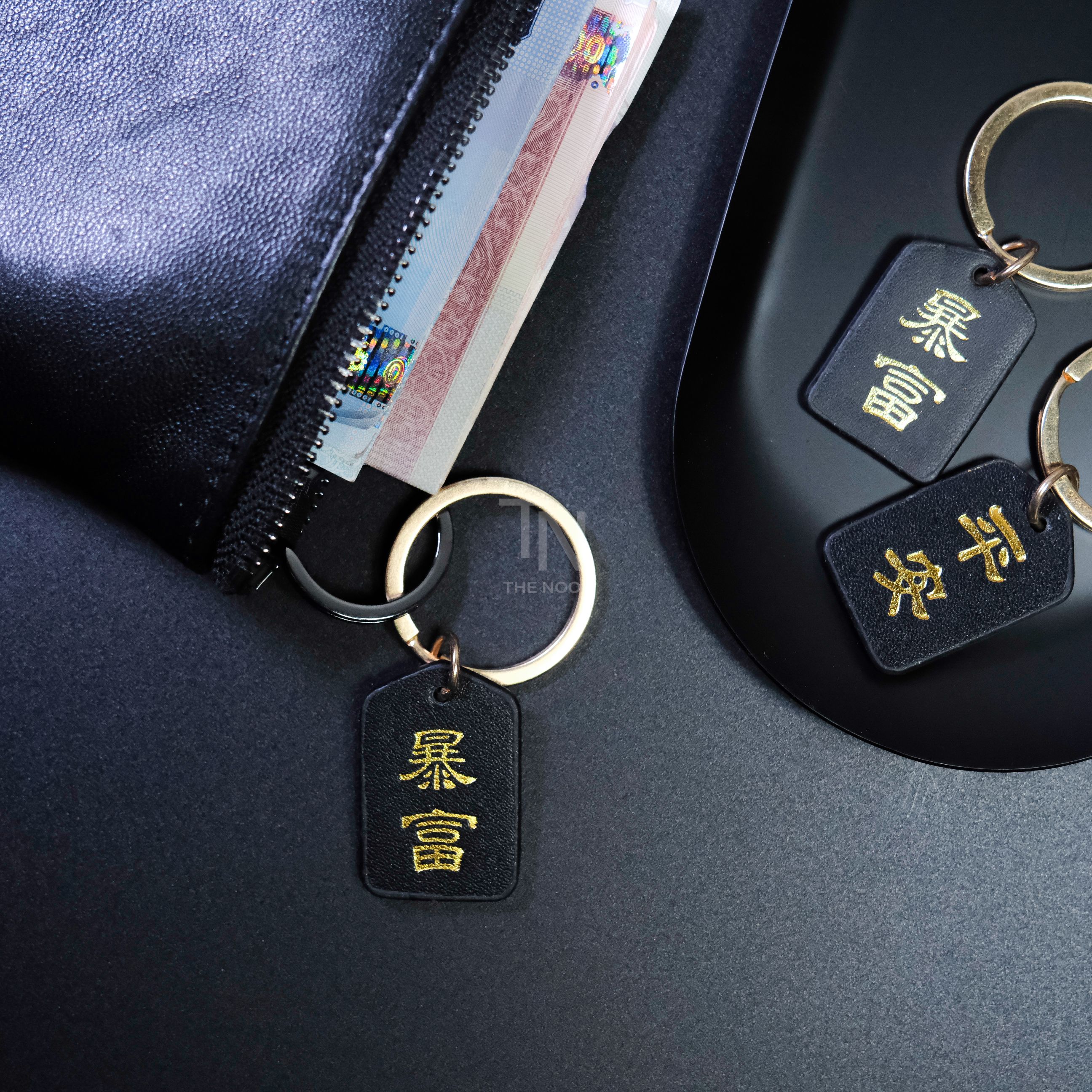 【THE NOOK】｜雙面暴富平安吊飾 鑰匙圈掛件 汽車掛飾 零錢包掛件 皮革可摺 雙倍好運 招財 [台灣現貨]