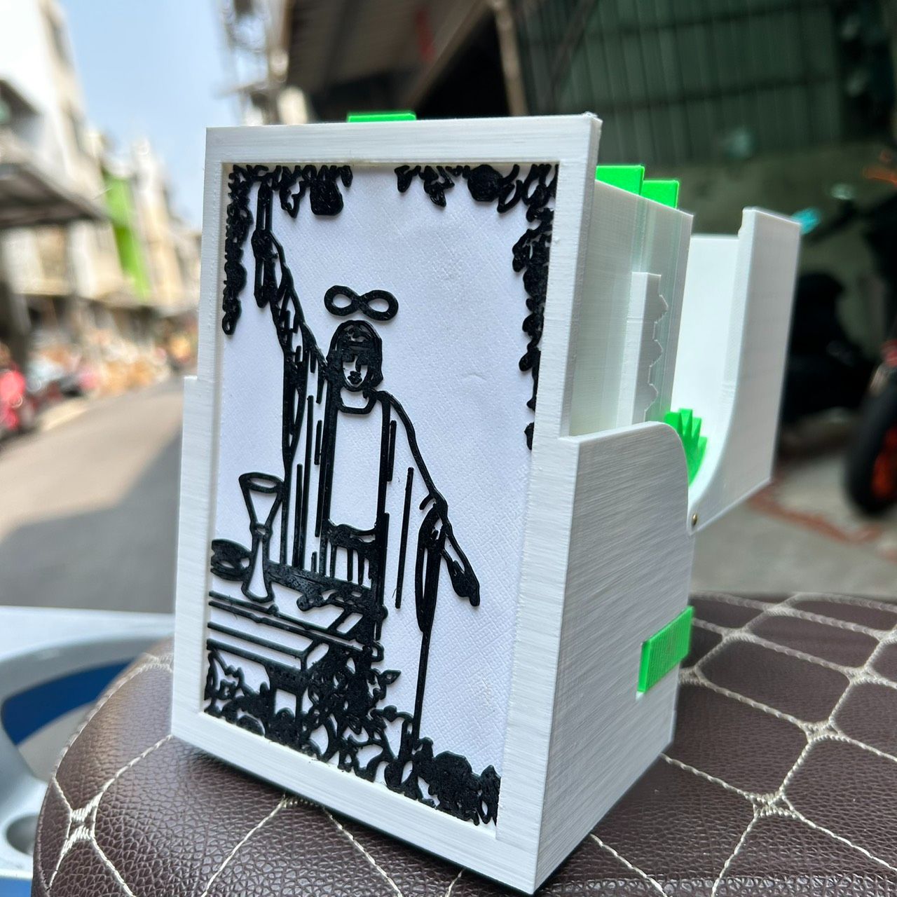 升降卡盒 編021 魔術師 黑綠 卡扣式 可放兩副塔羅（大容量）尺寸 10.2*8.5*15cm