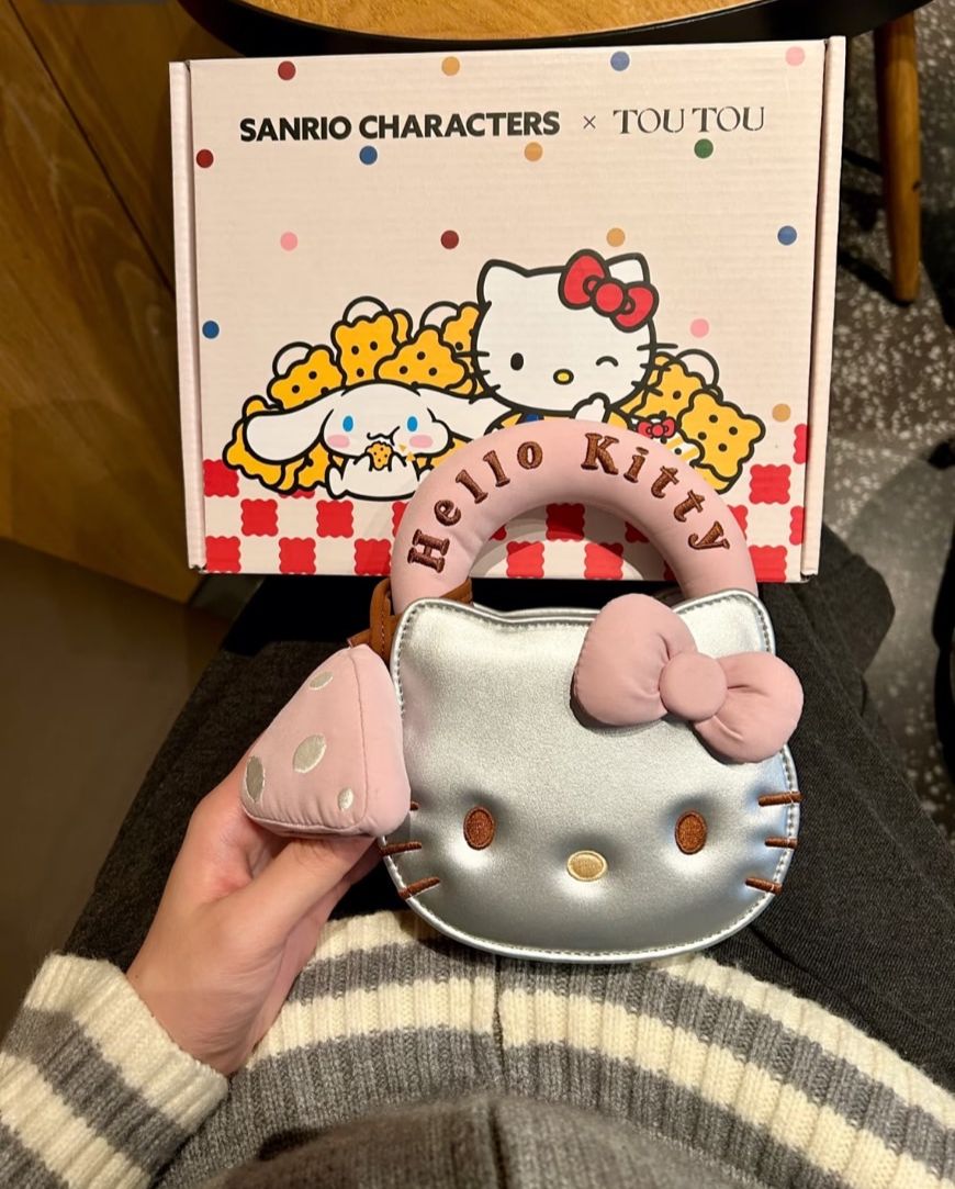 HELLO KITTY 夾心餅乾 迷你鍊條包 預購 銀粉