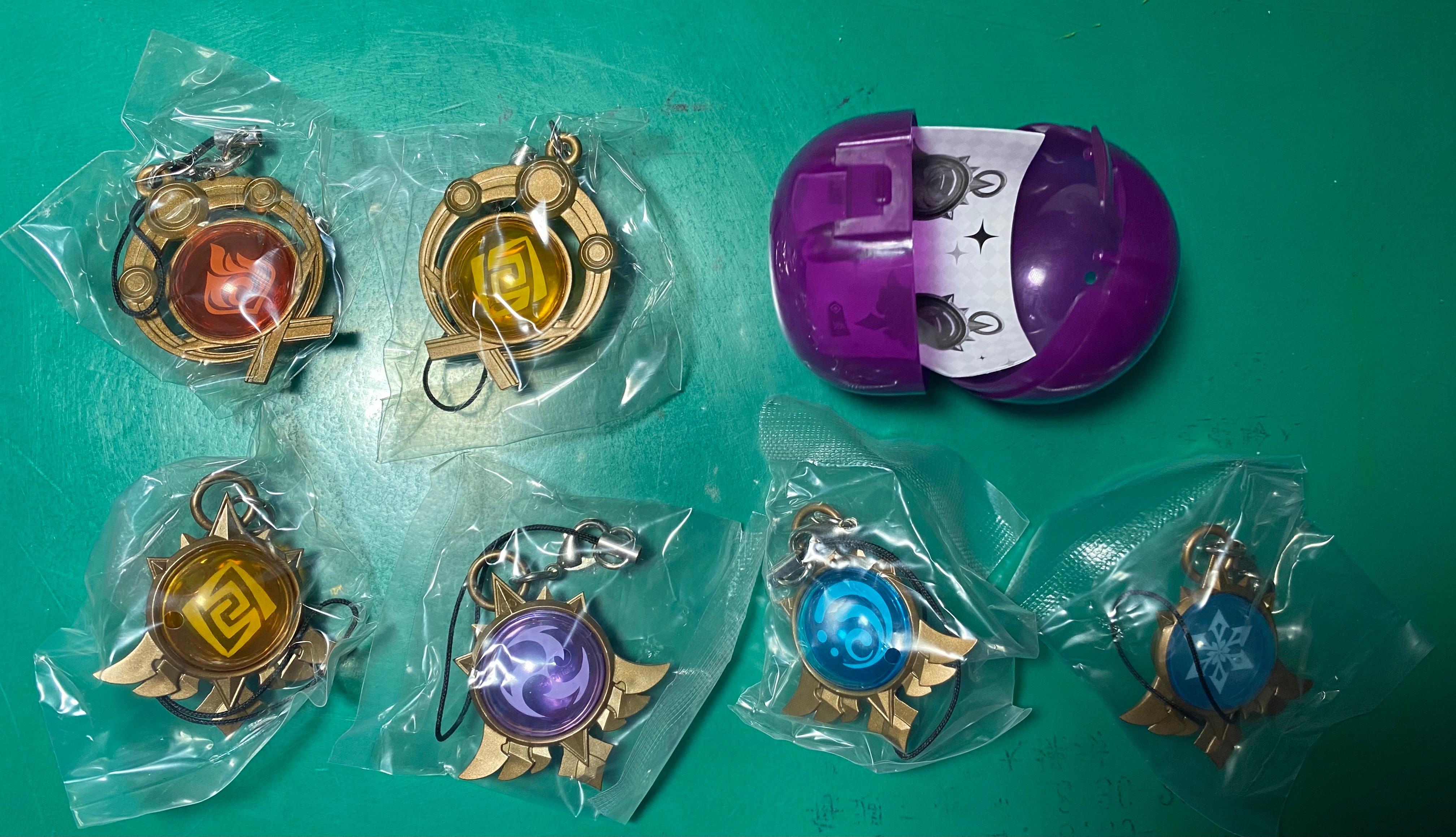 日版神之眼吊飾，會個別附扭蛋殼