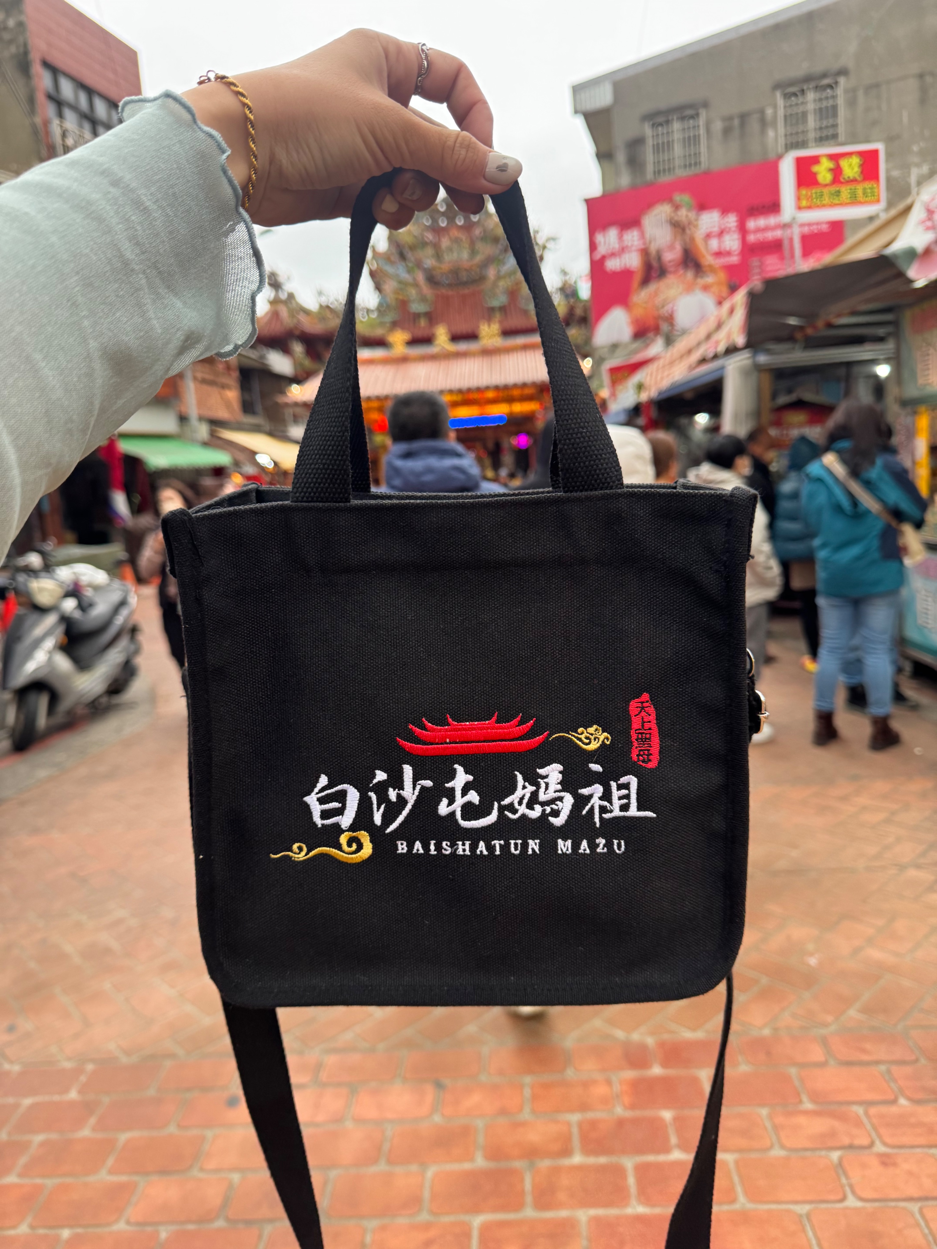 斜背刺繡包
