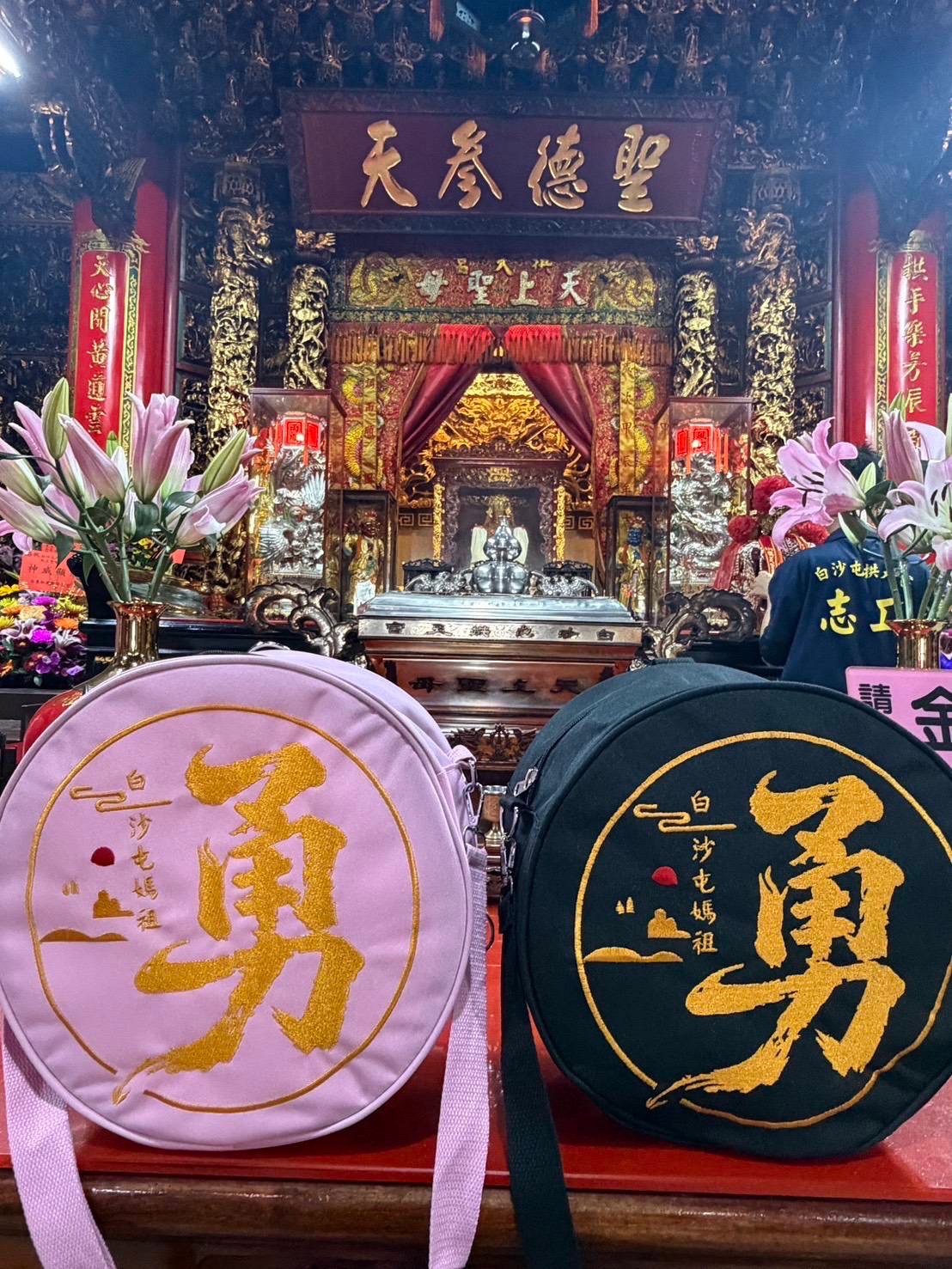 圓形刺繡側背包